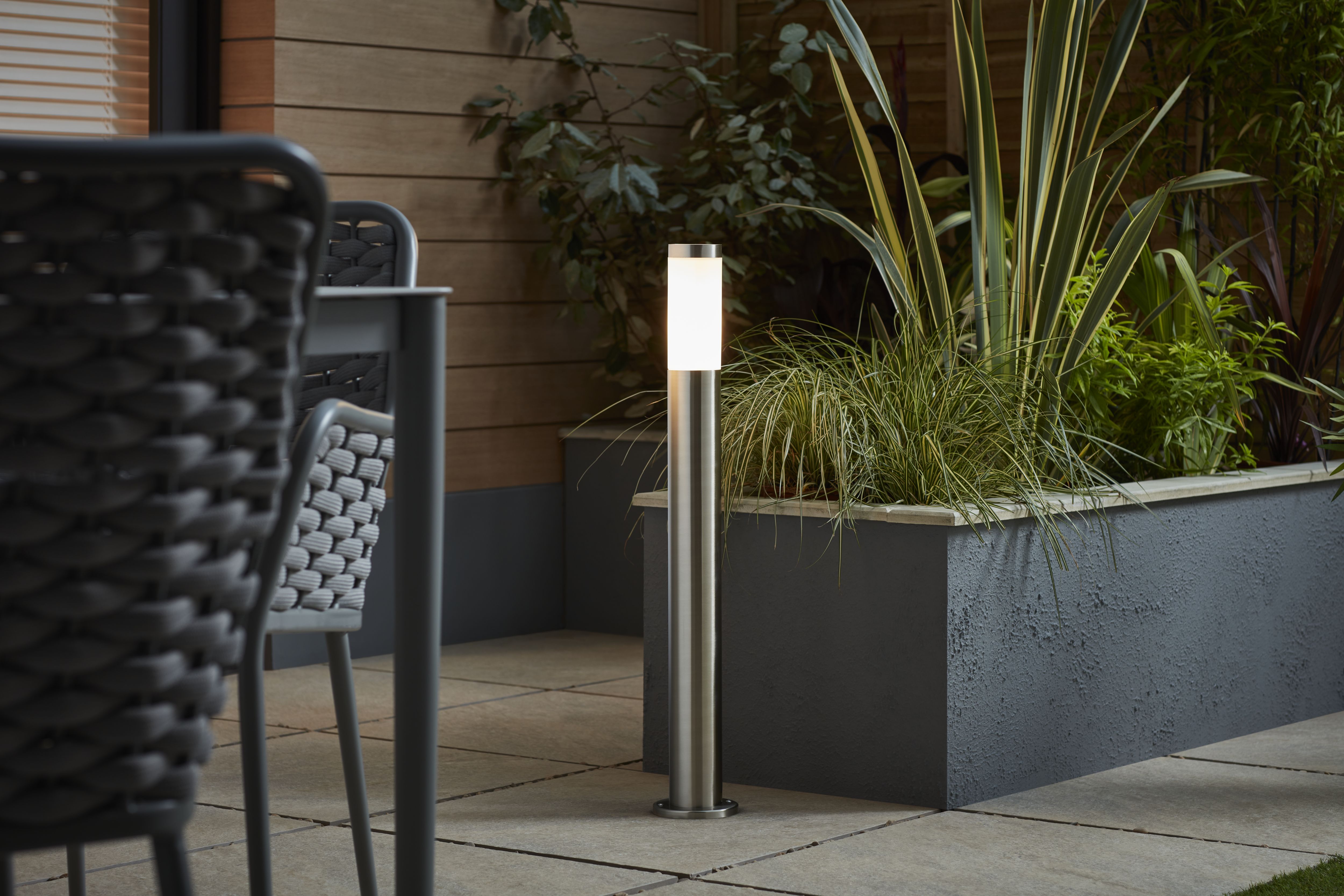 Blooma Hollis Silver effect Mains-powered 1 lamp Halogen Outdoor Post light (H)800mm