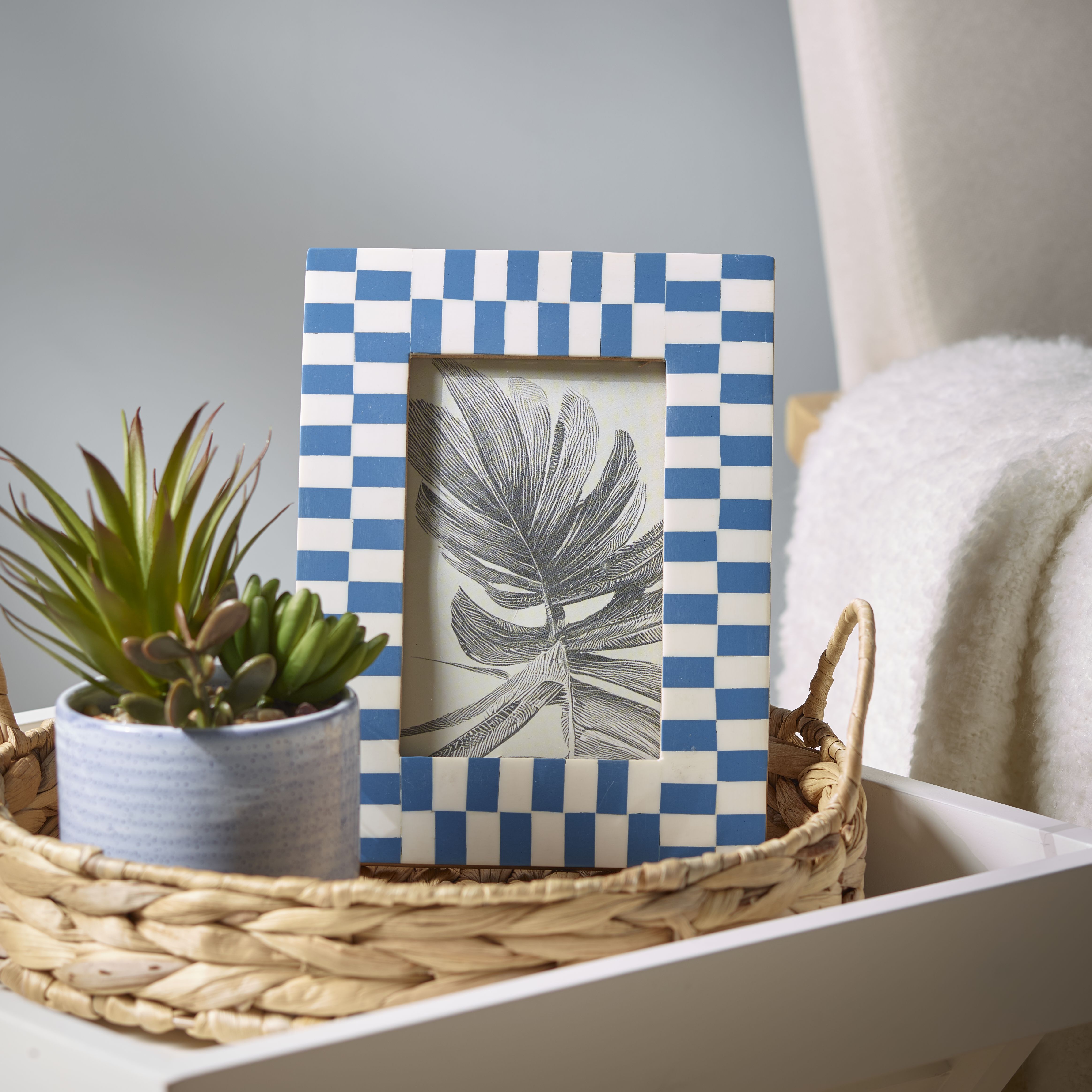 Blue & White Checkered Single Photo frame (H)21.5cm x (W)16.3cm