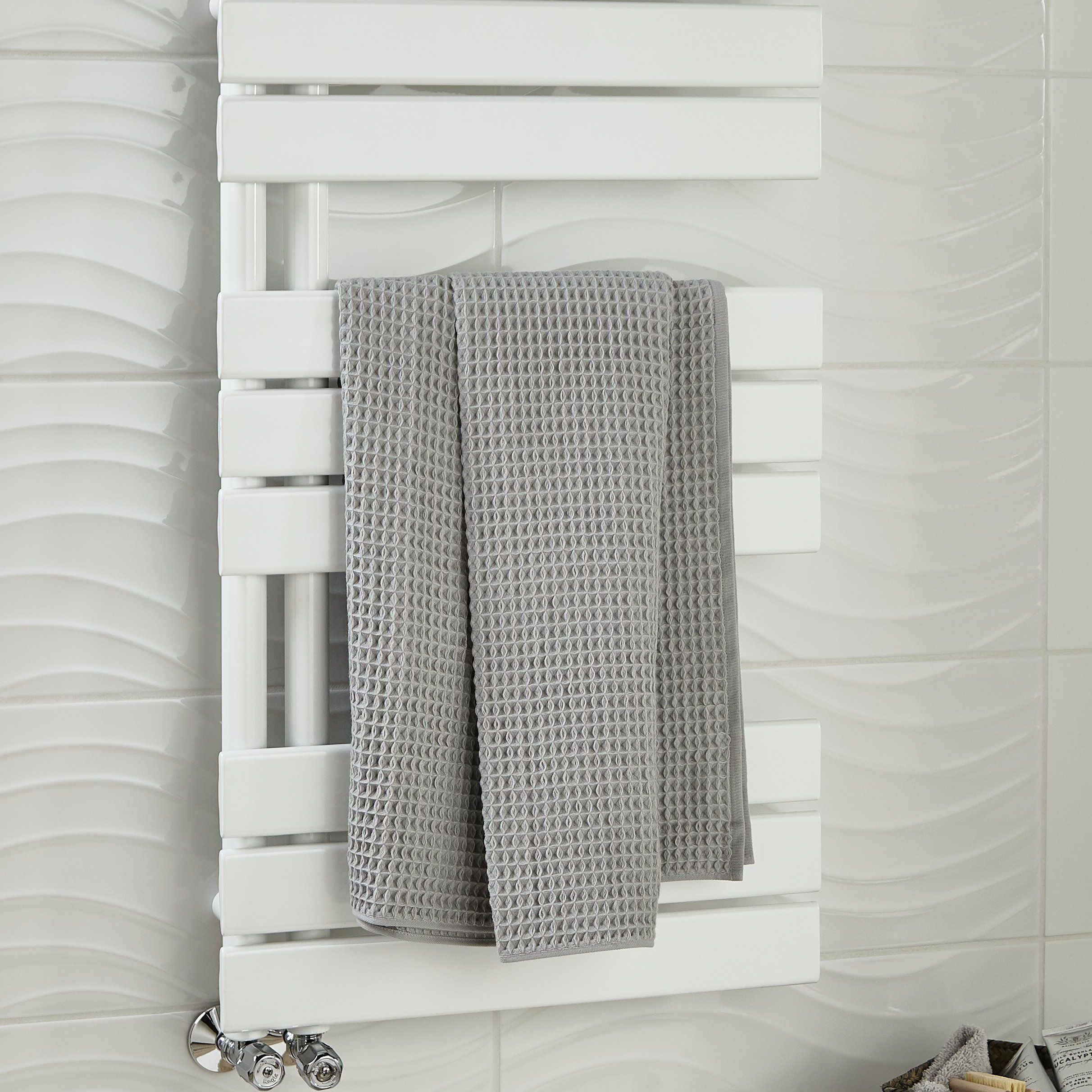 Blyss Boxwood, White 379 Vertical Towel Warmer (W)500mm X (H)900mm |  craft-ivf.com