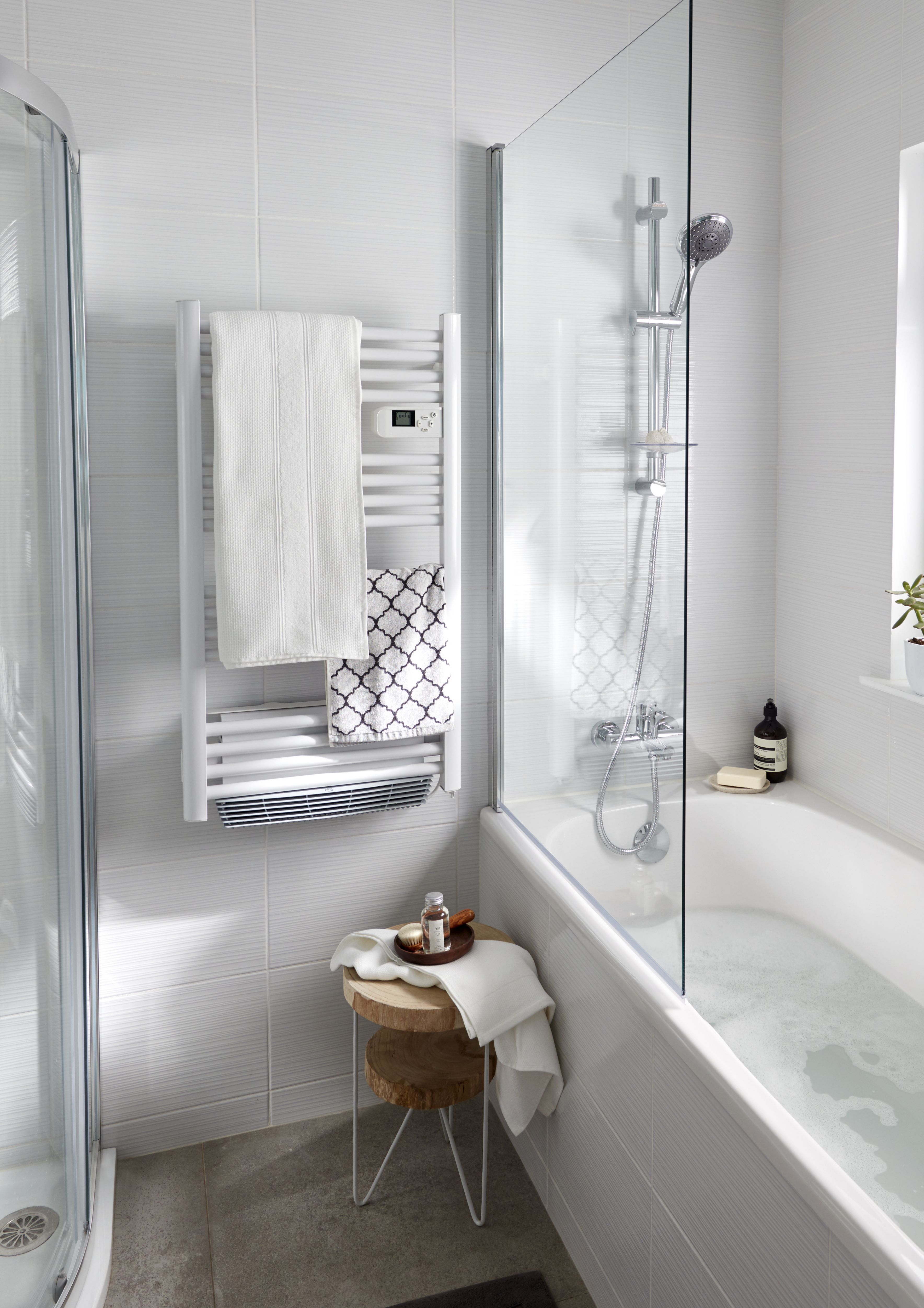 Blyss Kita White 1500W Towel warmer (W)560mm x (H)1030mm | DIY at Bu0026Q