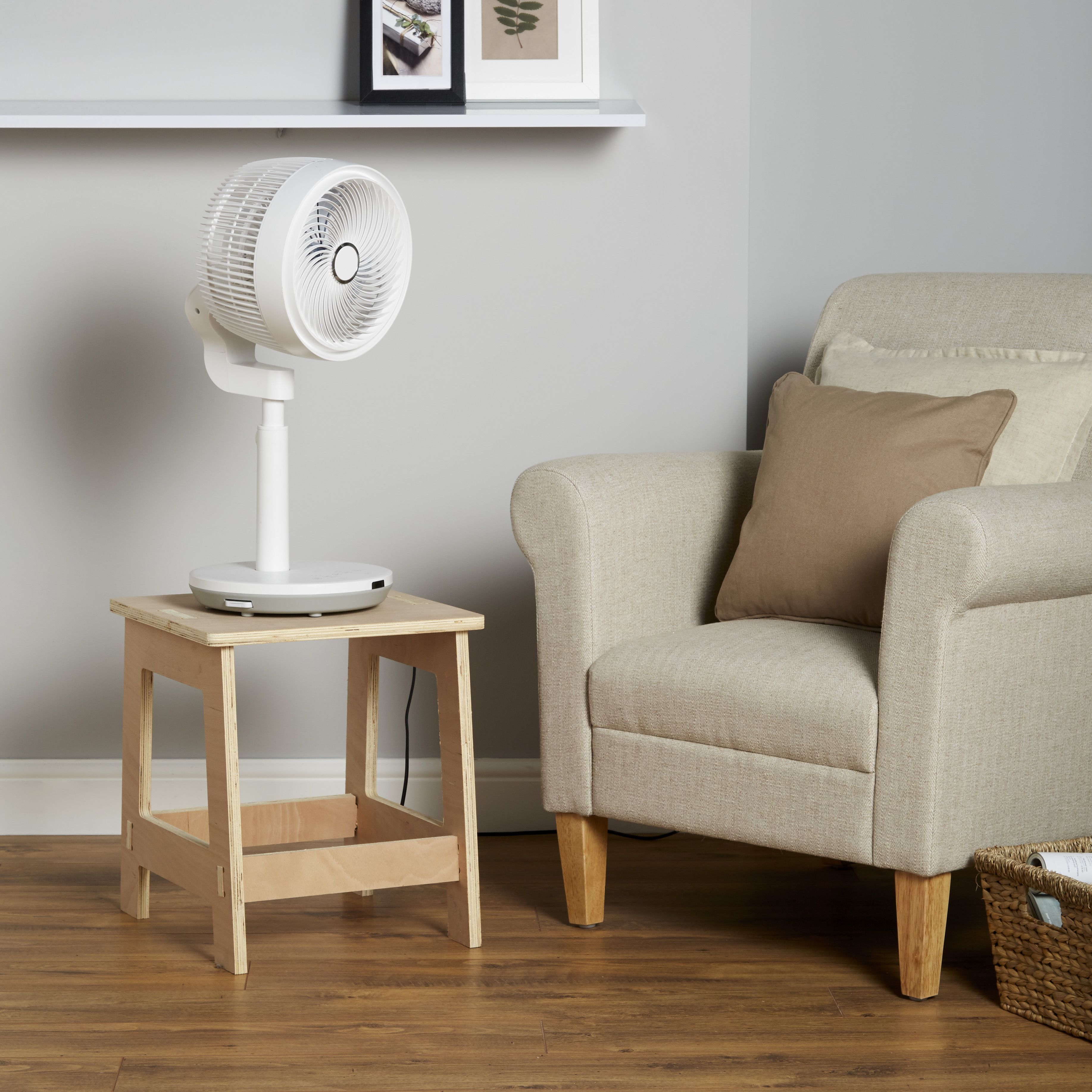 Blyss White 10" Desk fan