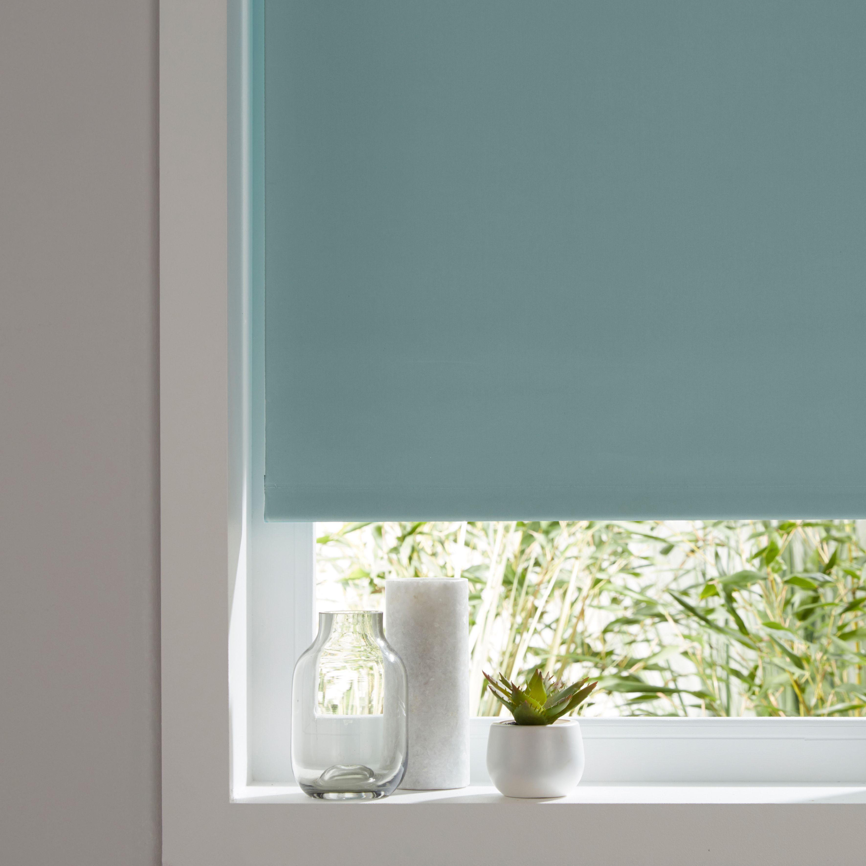 Boreas Corded Green Plain Blackout Roller Blind (W)120cm (L)180cm | DIY ...