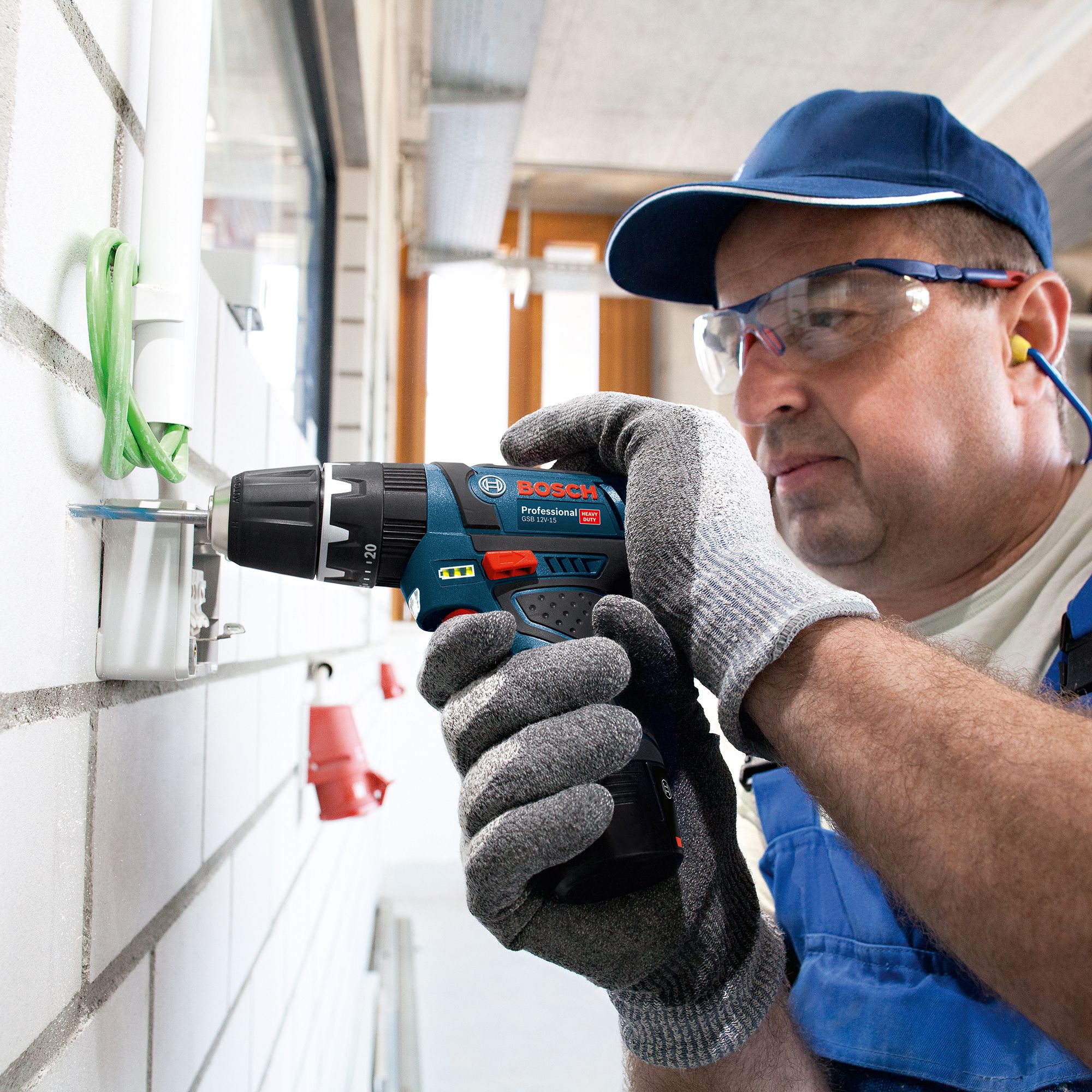 Bosch 12V Li-ion Brushed Cordless Drill driver & impact driver (2 x 2Ah ...