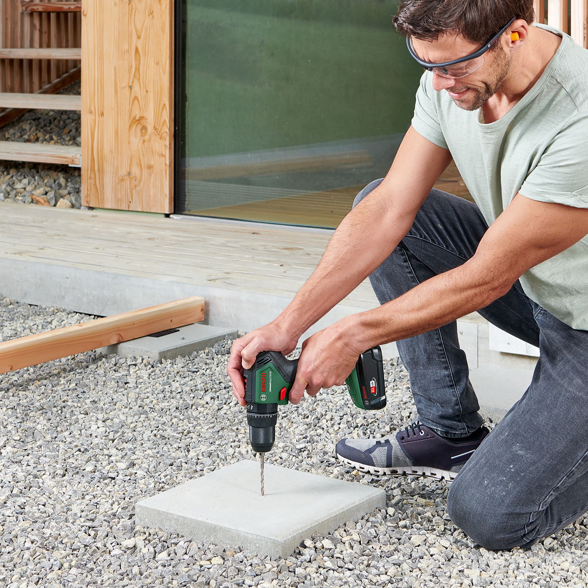 Bosch 18V Li-ion Cordless Combi drill (2 x 2Ah) - UniversalImpact 18V-60