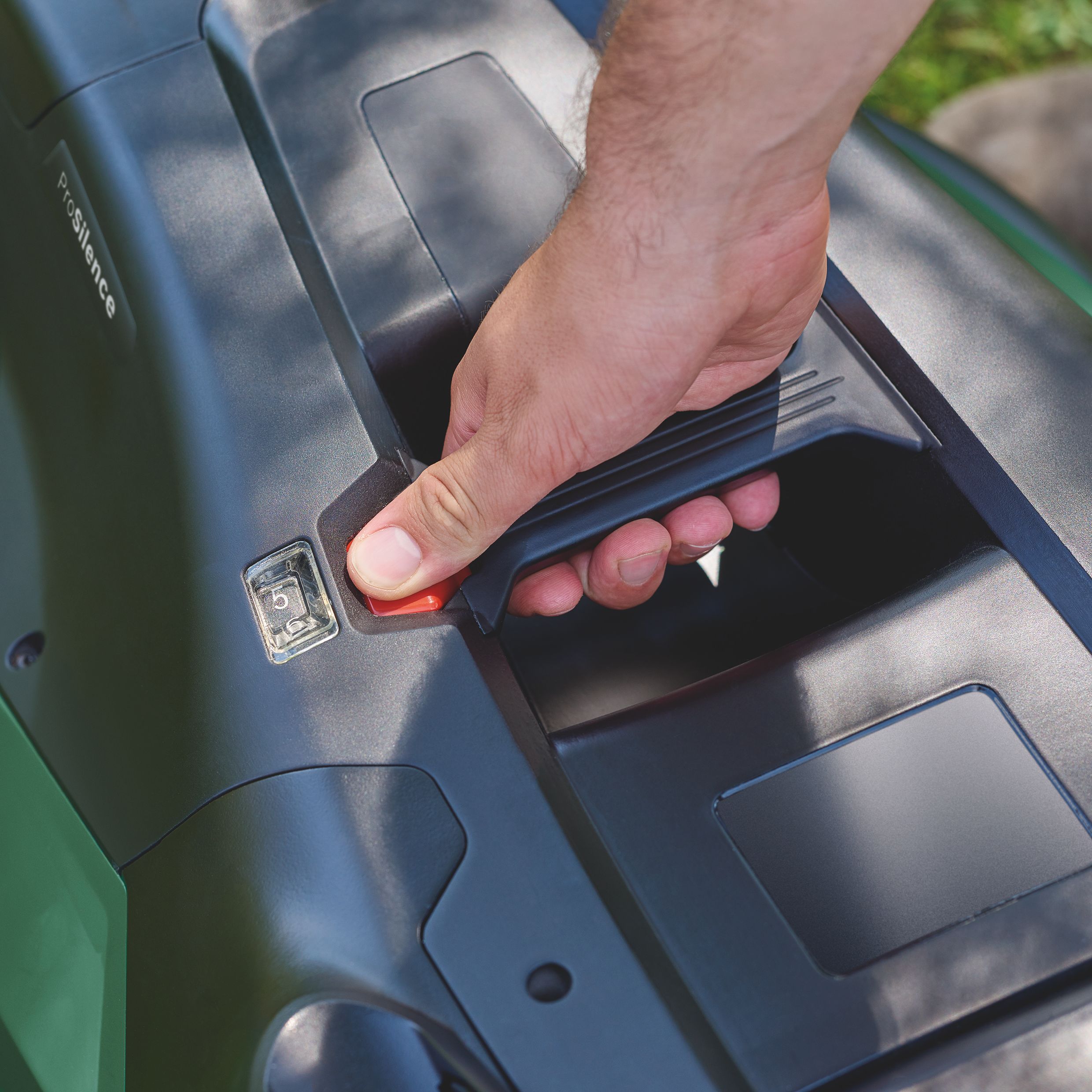 Bosch Advanced 670 Corded Lawnmower