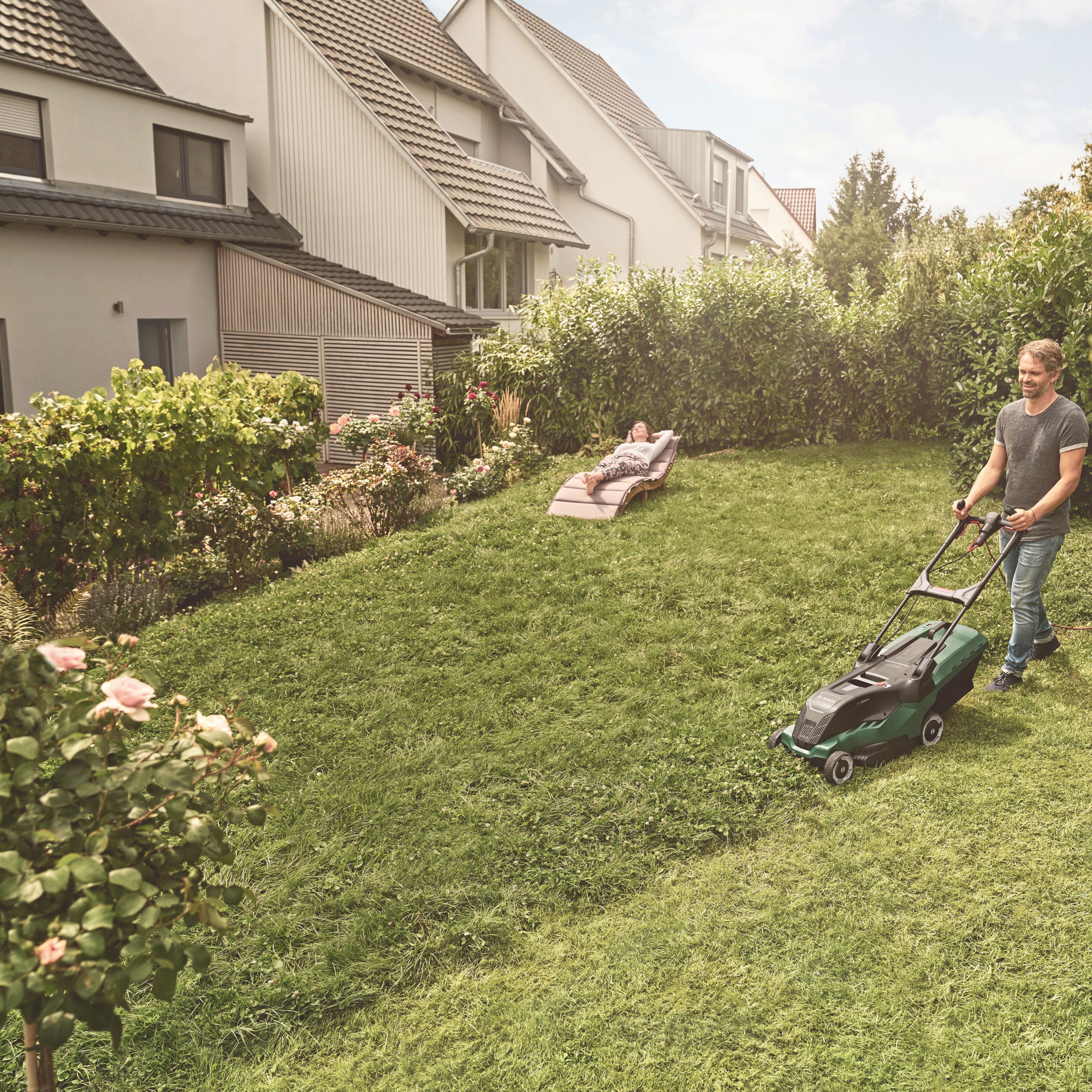 Bosch Advanced 670 Corded Lawnmower
