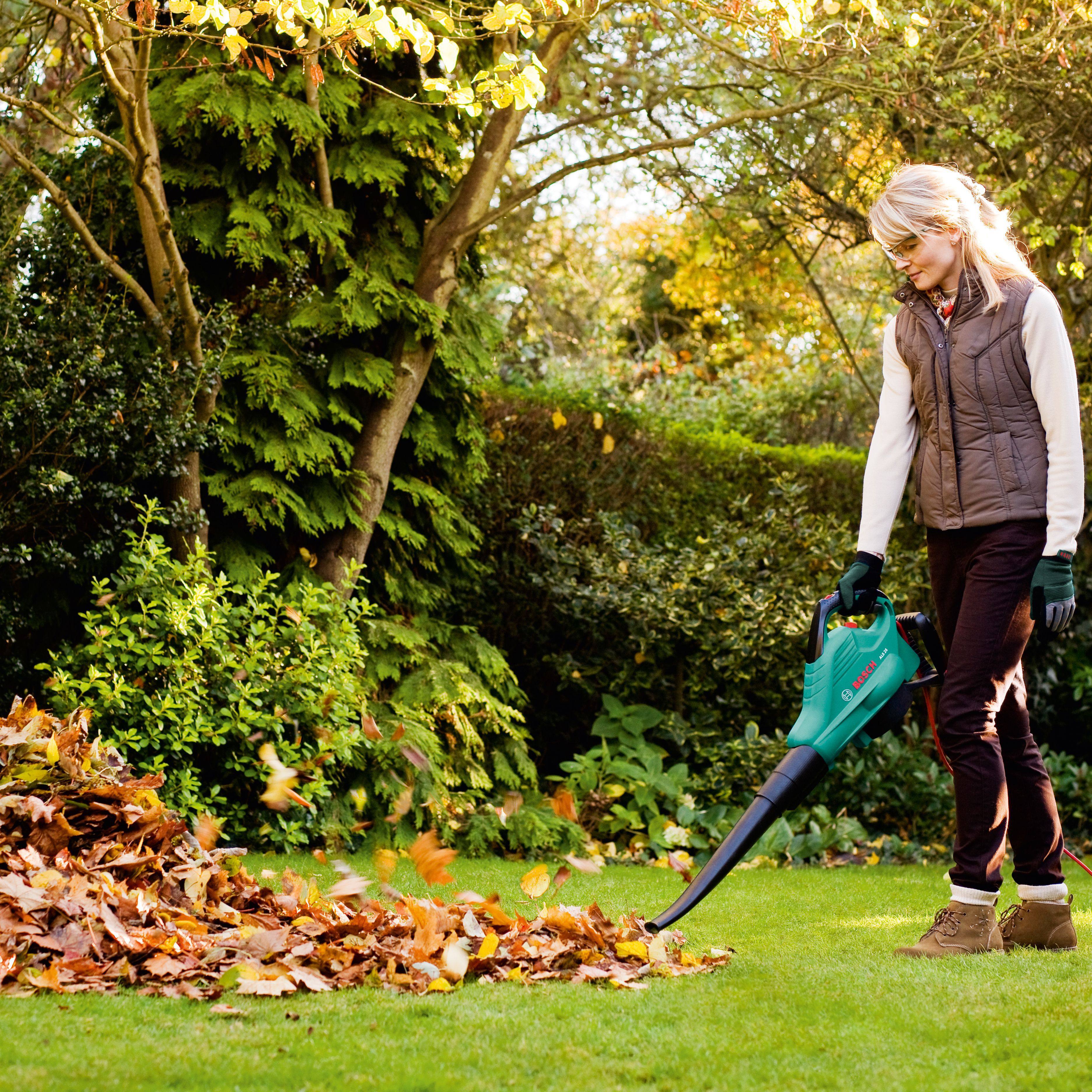 Bosch leaf store blower b&q