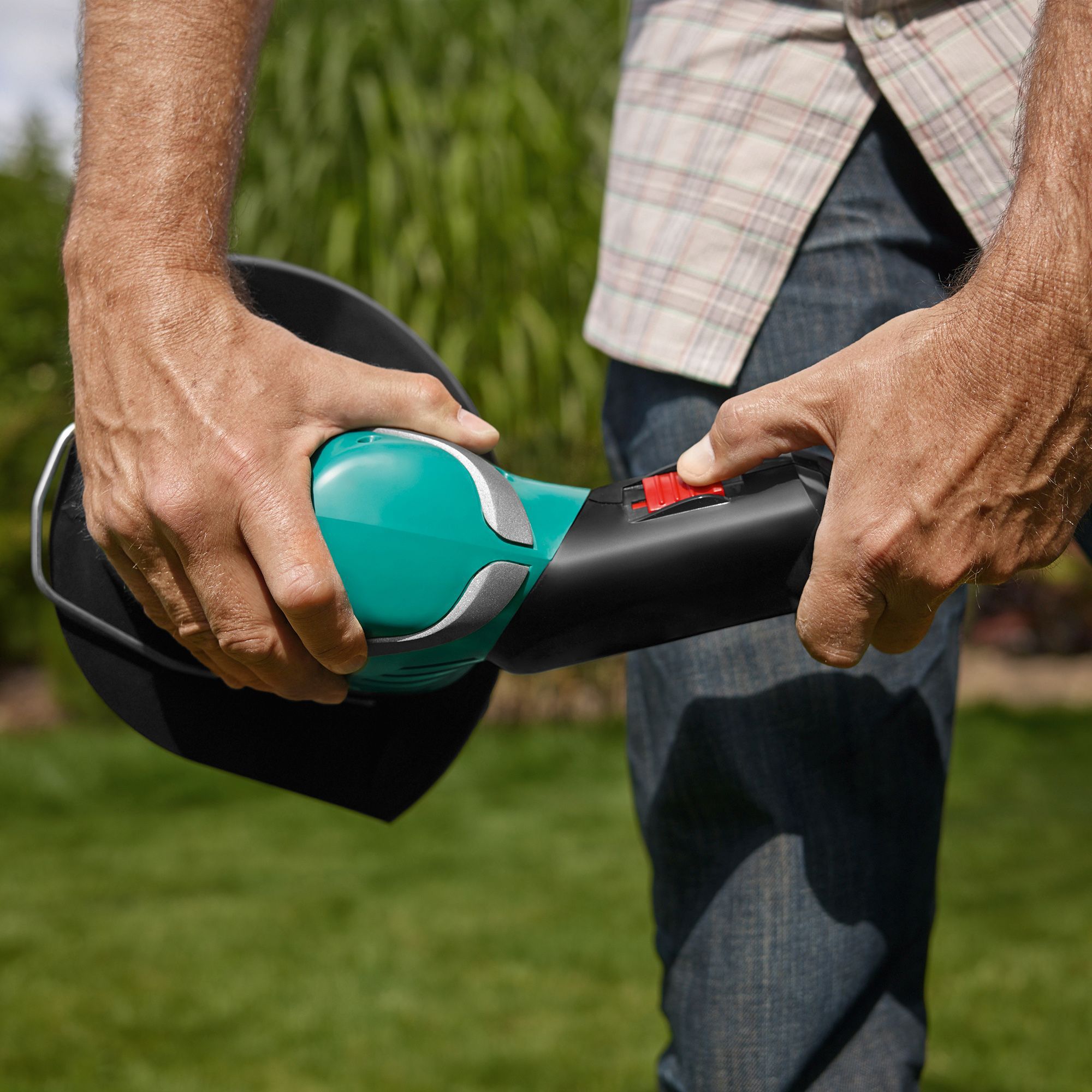 Bosch ART 27 450W Corded Grass trimmer