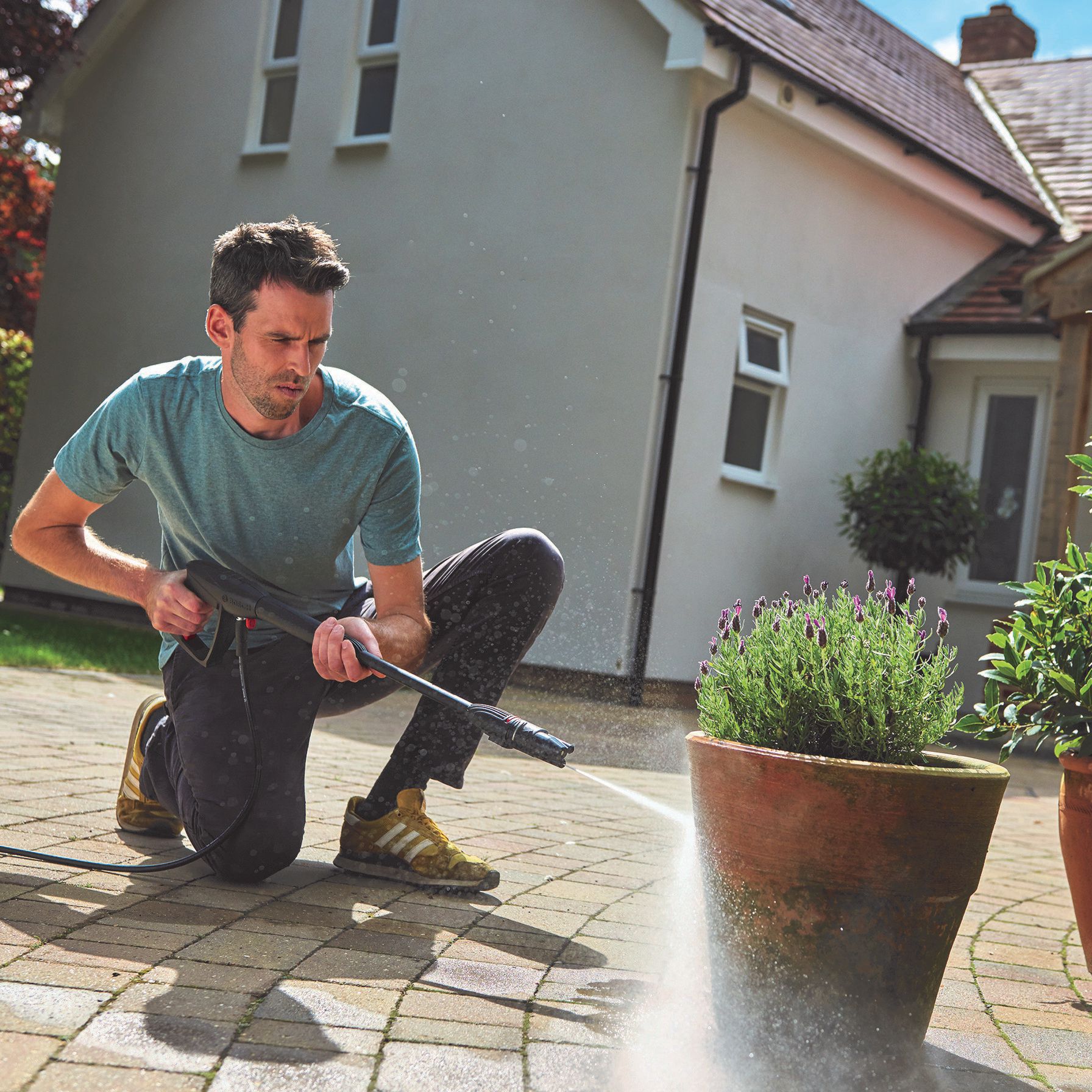 Bosch Corded Pressure washer 1.9kW - Universal Aquatak 135 KIT