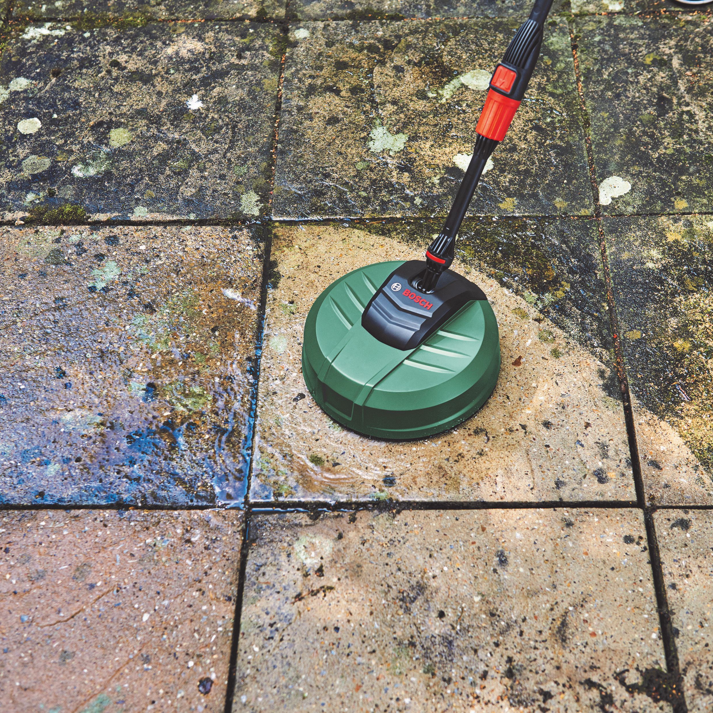 Bosch Corded Pressure washer 1.9kW - Universal Aquatak 135 KIT