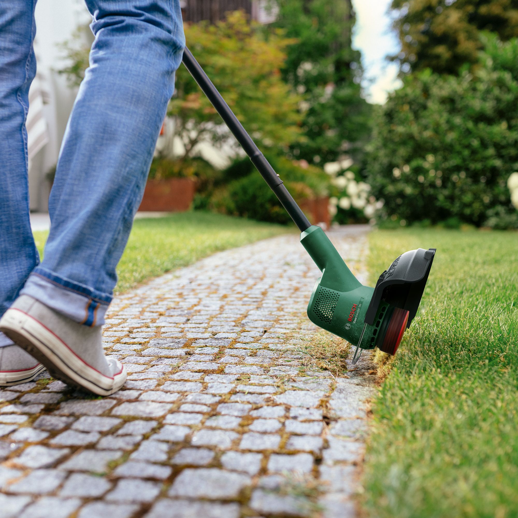 Bosch universalgrasscut 18v 260mm online cordless grass trimmer review