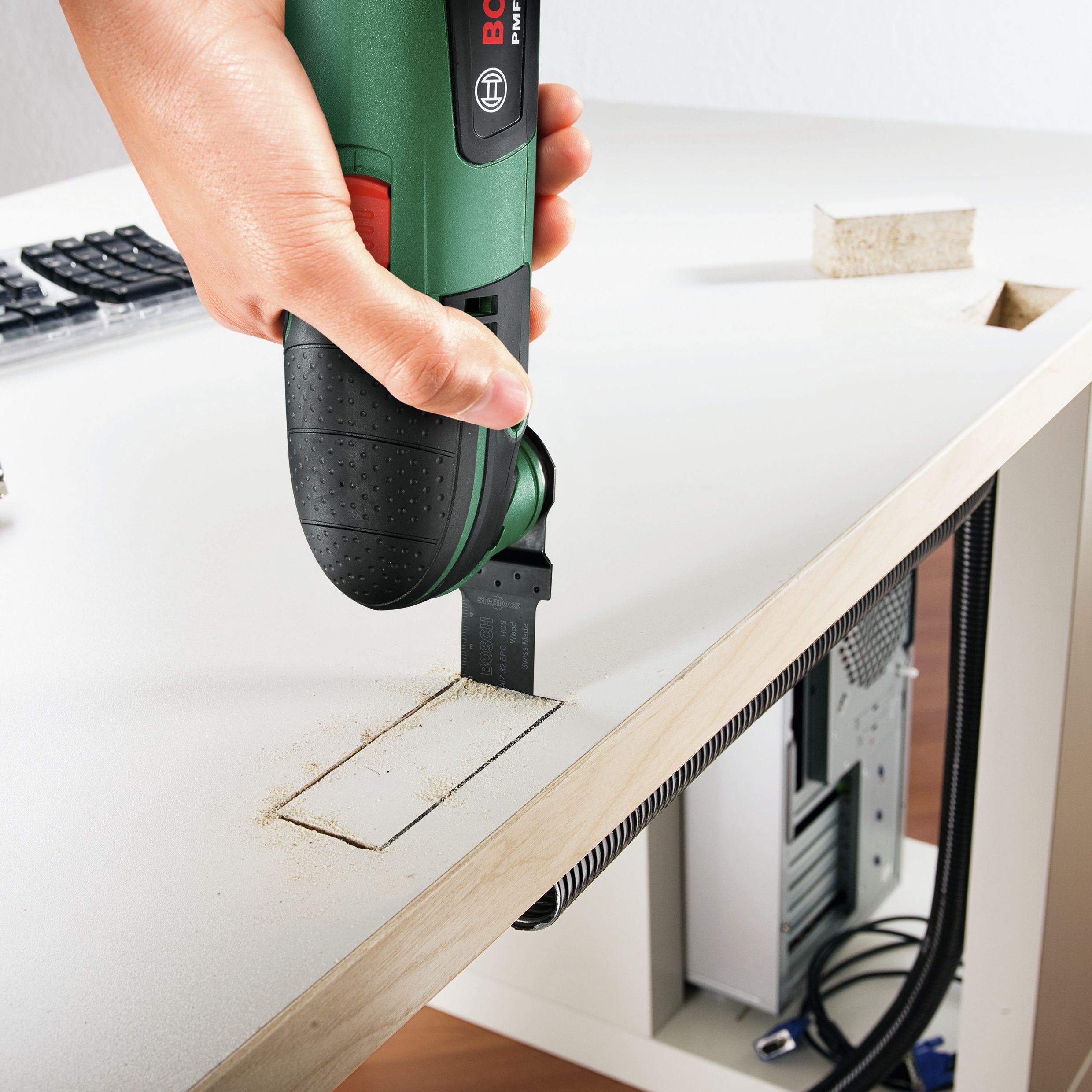 Bosch Mains fed 220W Corded Multi tool PMF 220 CE