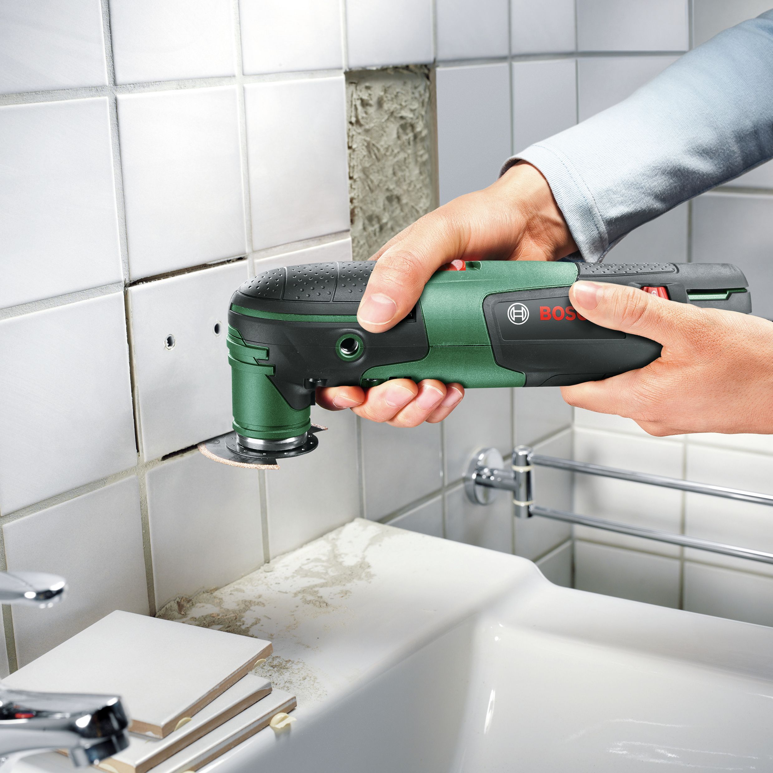 Bosch Mains fed 220W Corded Multi tool PMF 220 CE