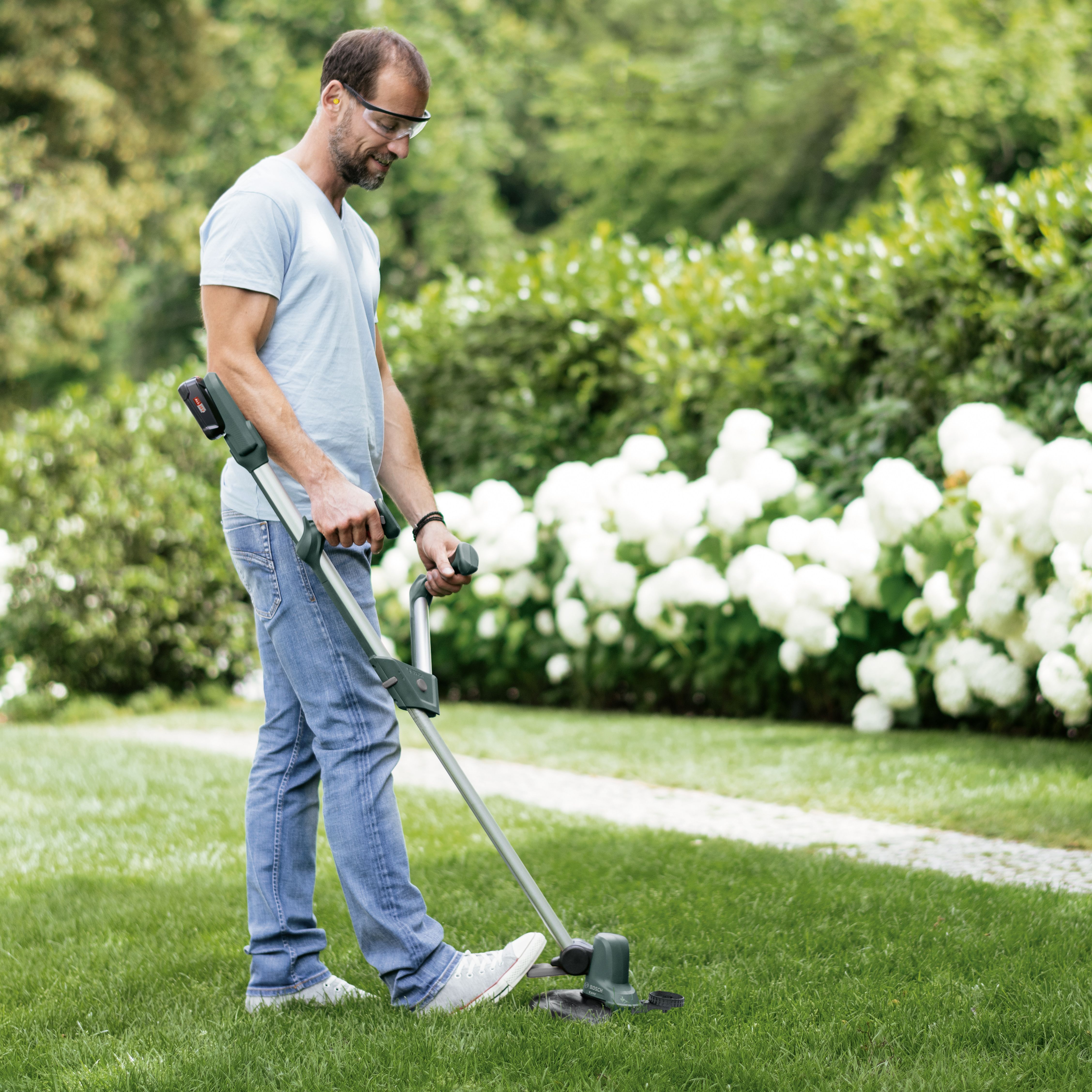 Bosch universal strimmer hot sale