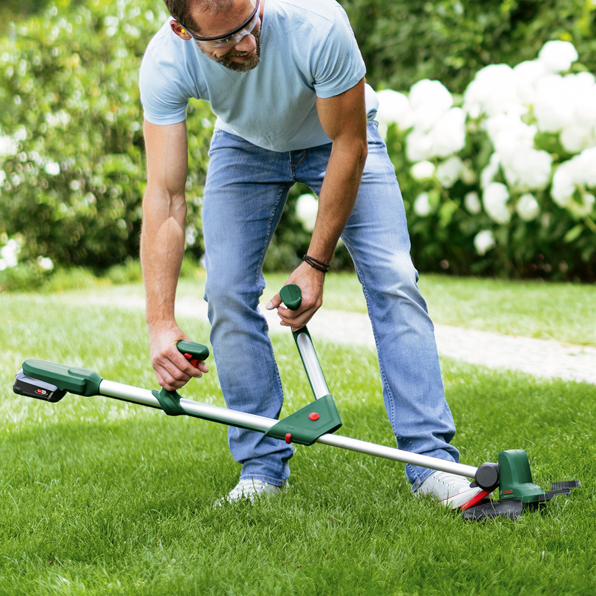 Bosch universalgrasscut 18v 260mm best sale cordless grass trimmer review