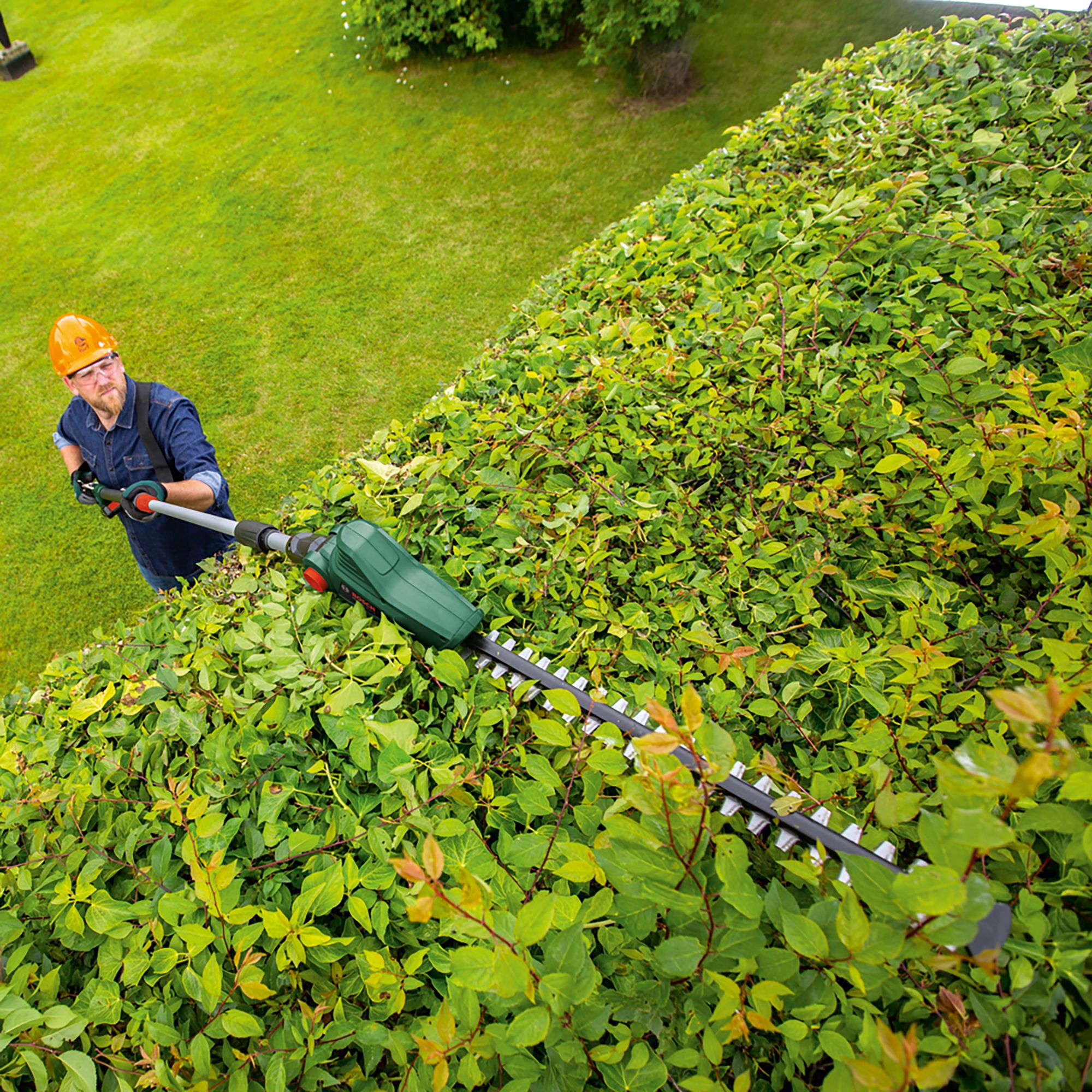 Bosch cordless best sale extendable hedge trimmer