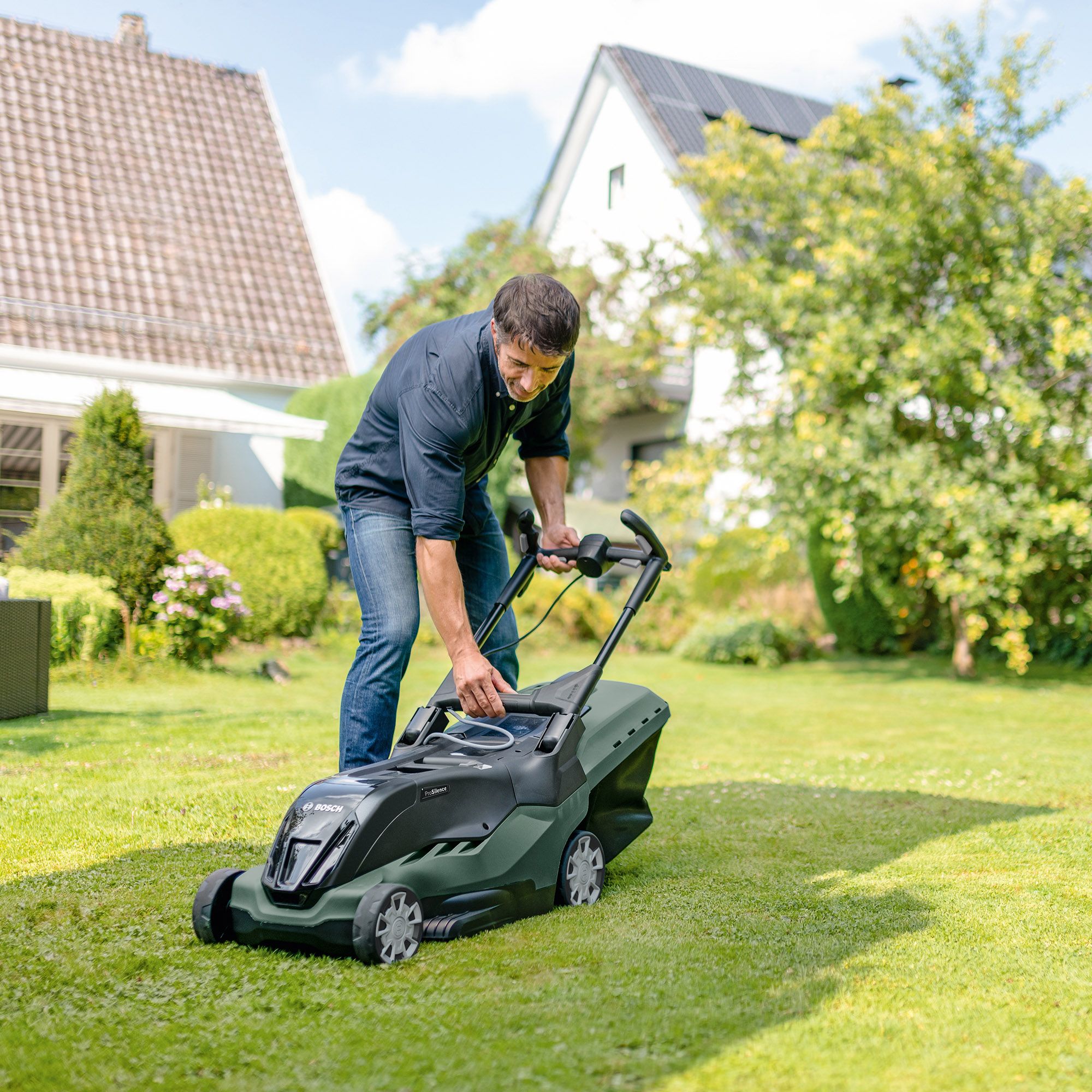 Bosch rotak 320er online corded rotary lawnmower review