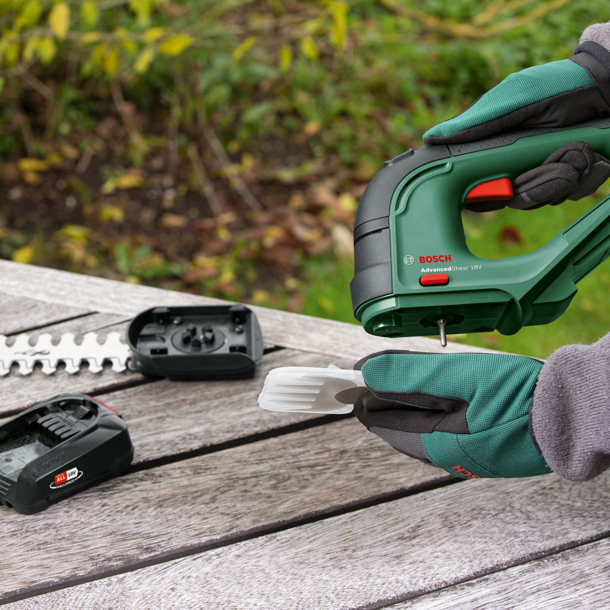 Bosch Power for all AdvancedShear 18V-10 18V Cordless Pruner & hedge trimmer