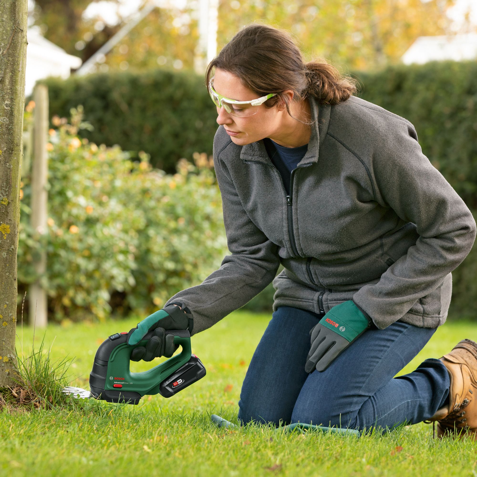 Bosch Power for all AdvancedShear 18V-10 18V Cordless Pruner & hedge trimmer