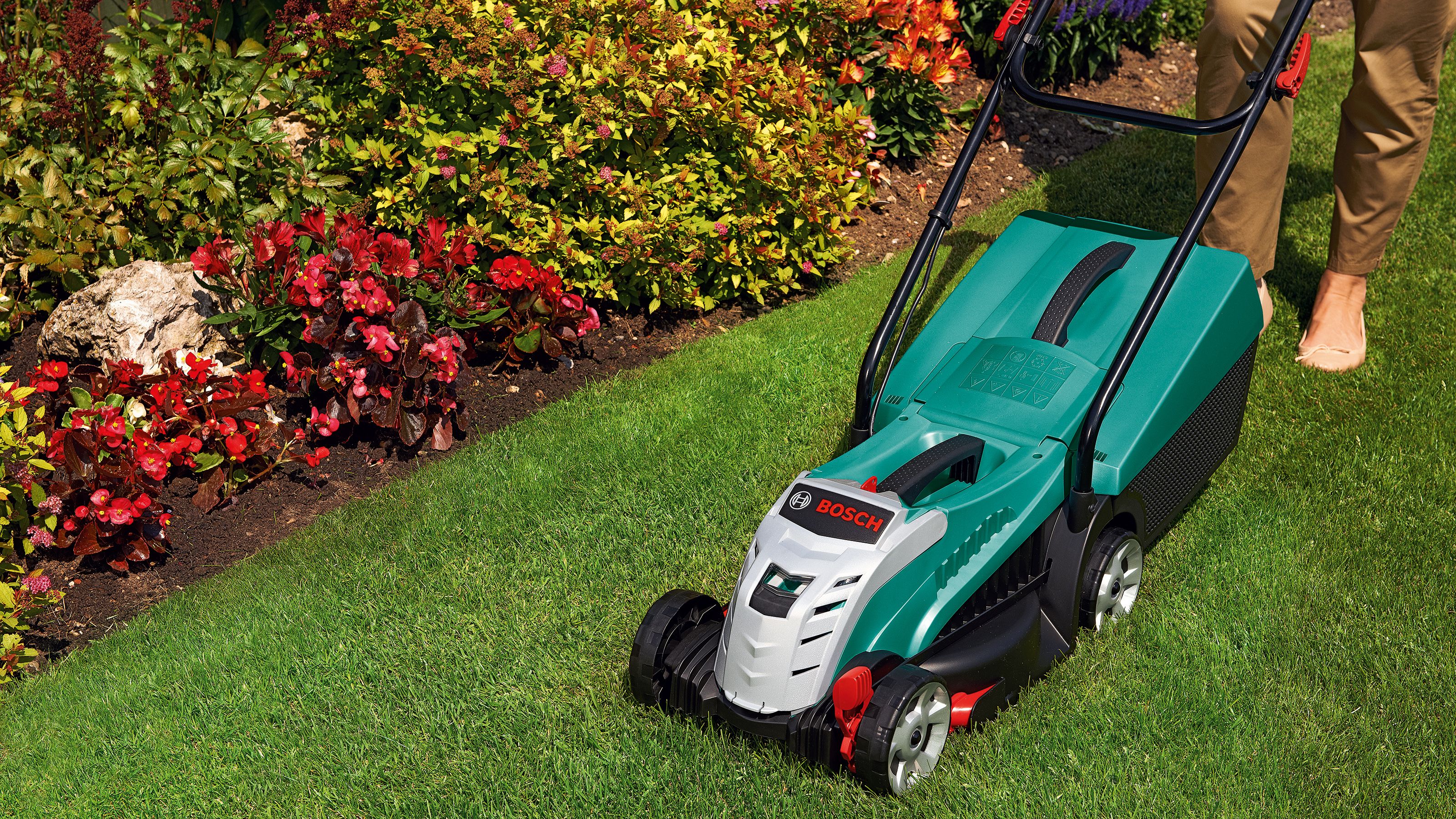 Bosch Rotak 32 LI Cordless Lawnmower