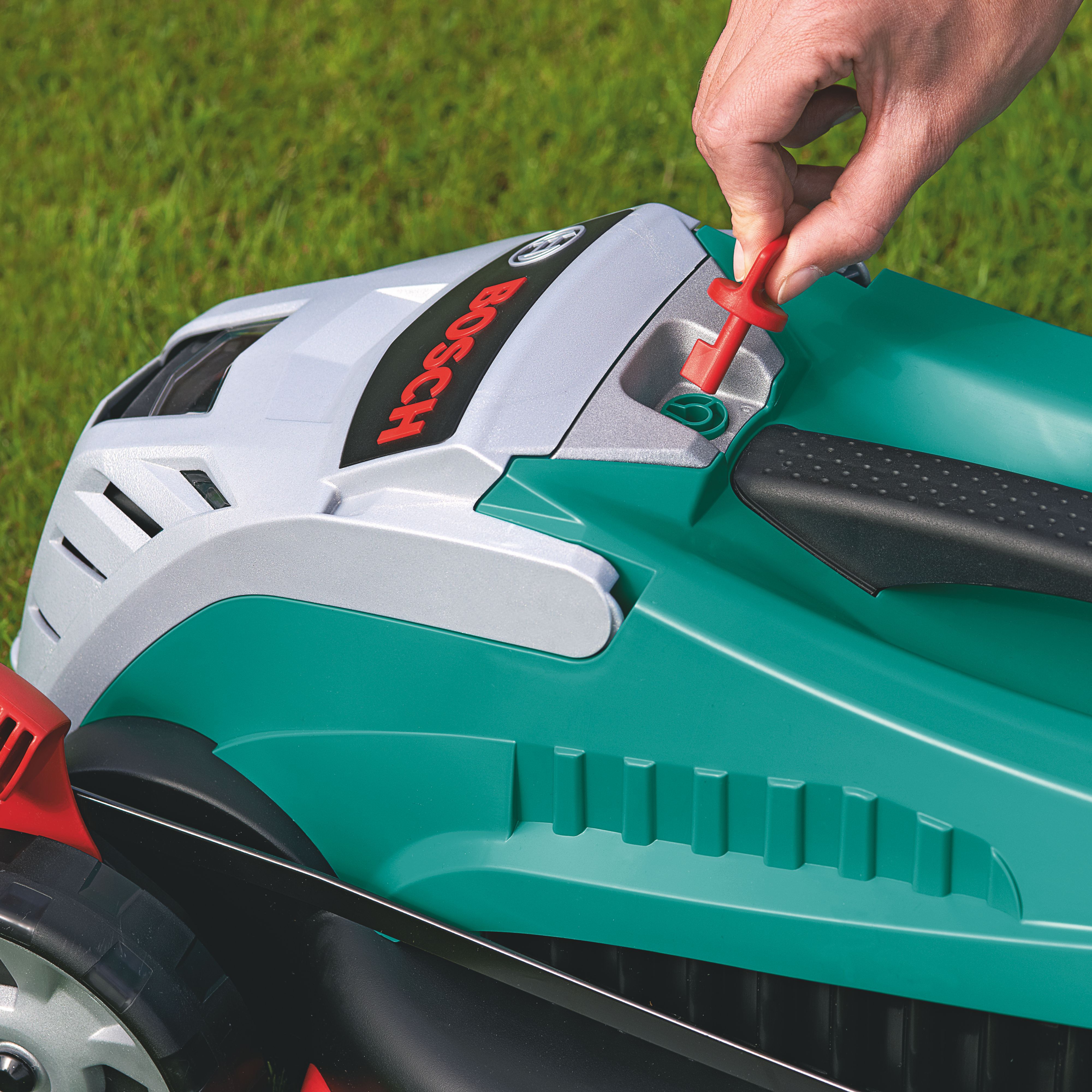 Bosch Rotak 32 LI Cordless Lawnmower