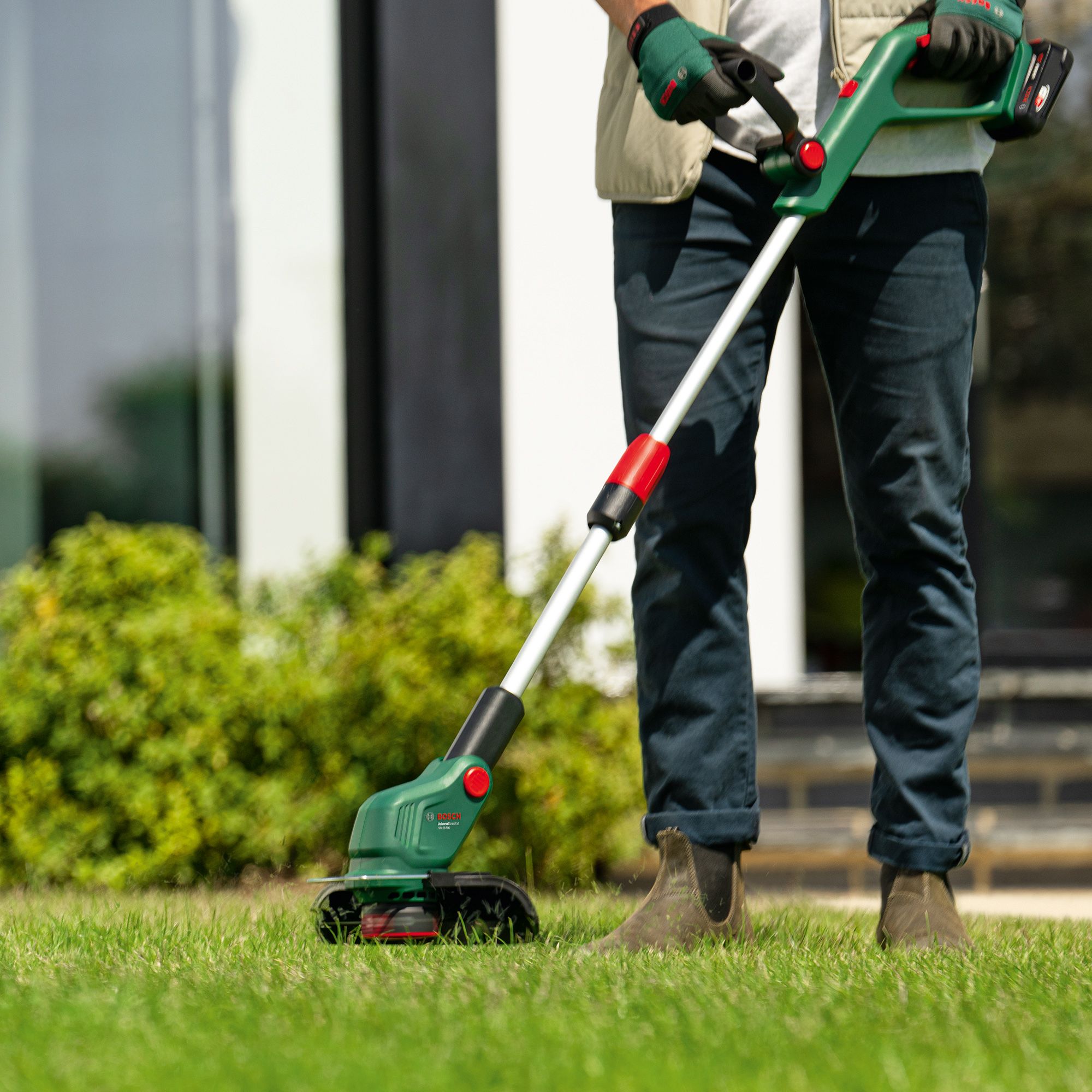 Bosch UniversalGrassCut 18V 260mm Cordless Grass trimmer (1 x 2Ah) - 18V-26-500