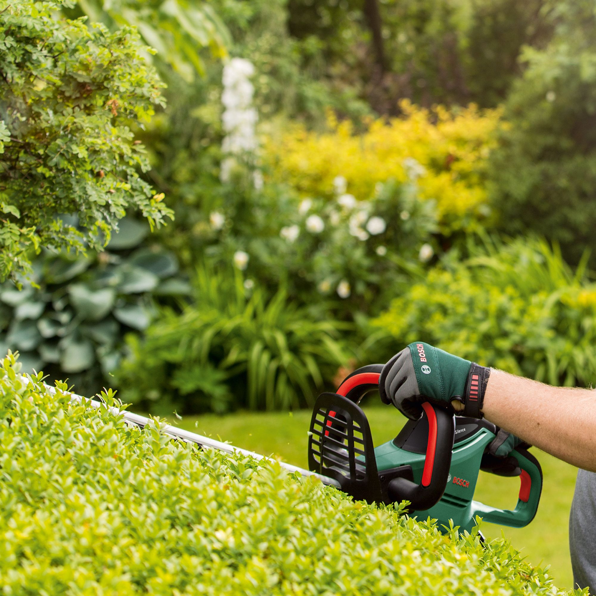 Bosch cordless best sale hedge cutter