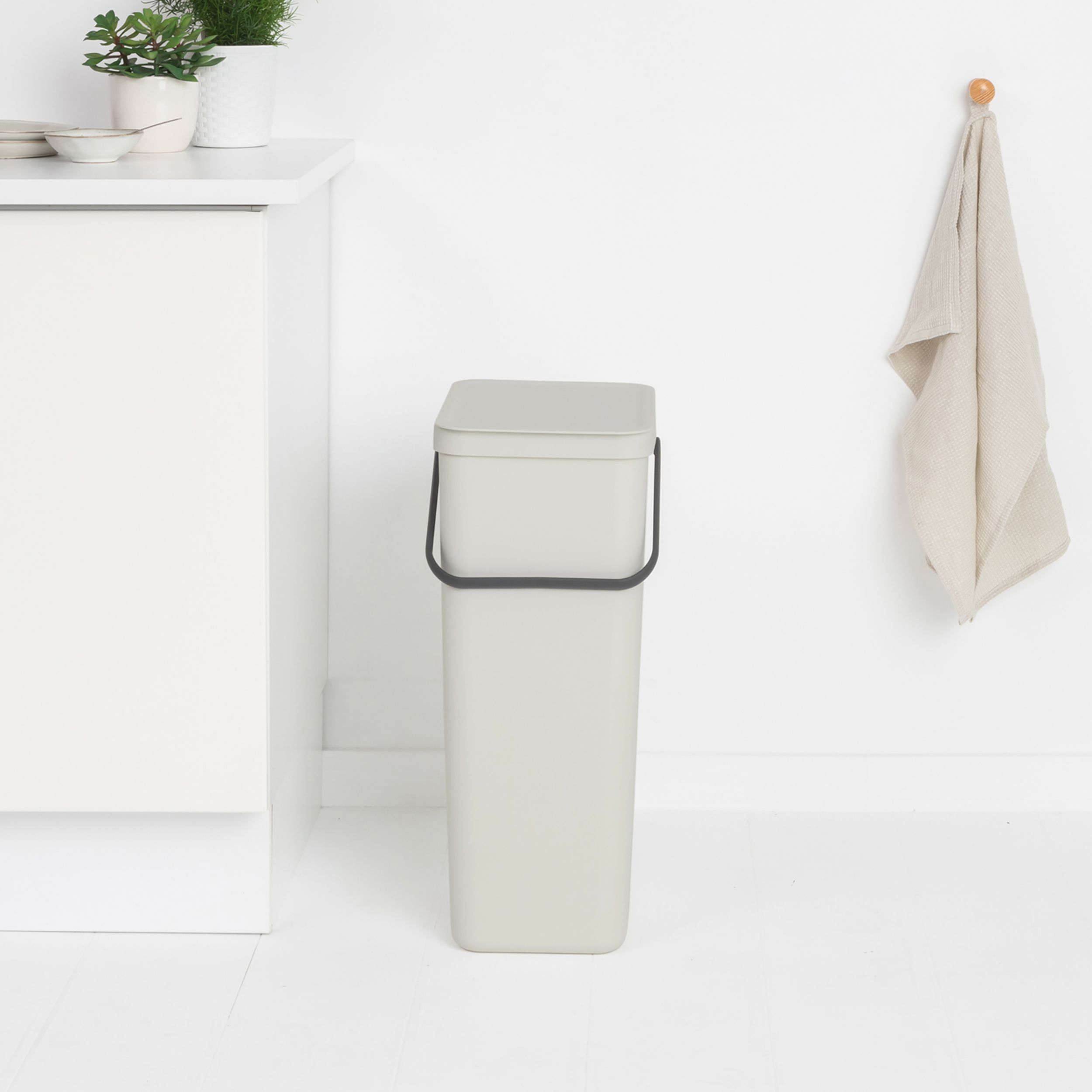 Brabantia Sort & Go Hinged Tall Light Grey Plastic Recycling bin - 40L Freestanding