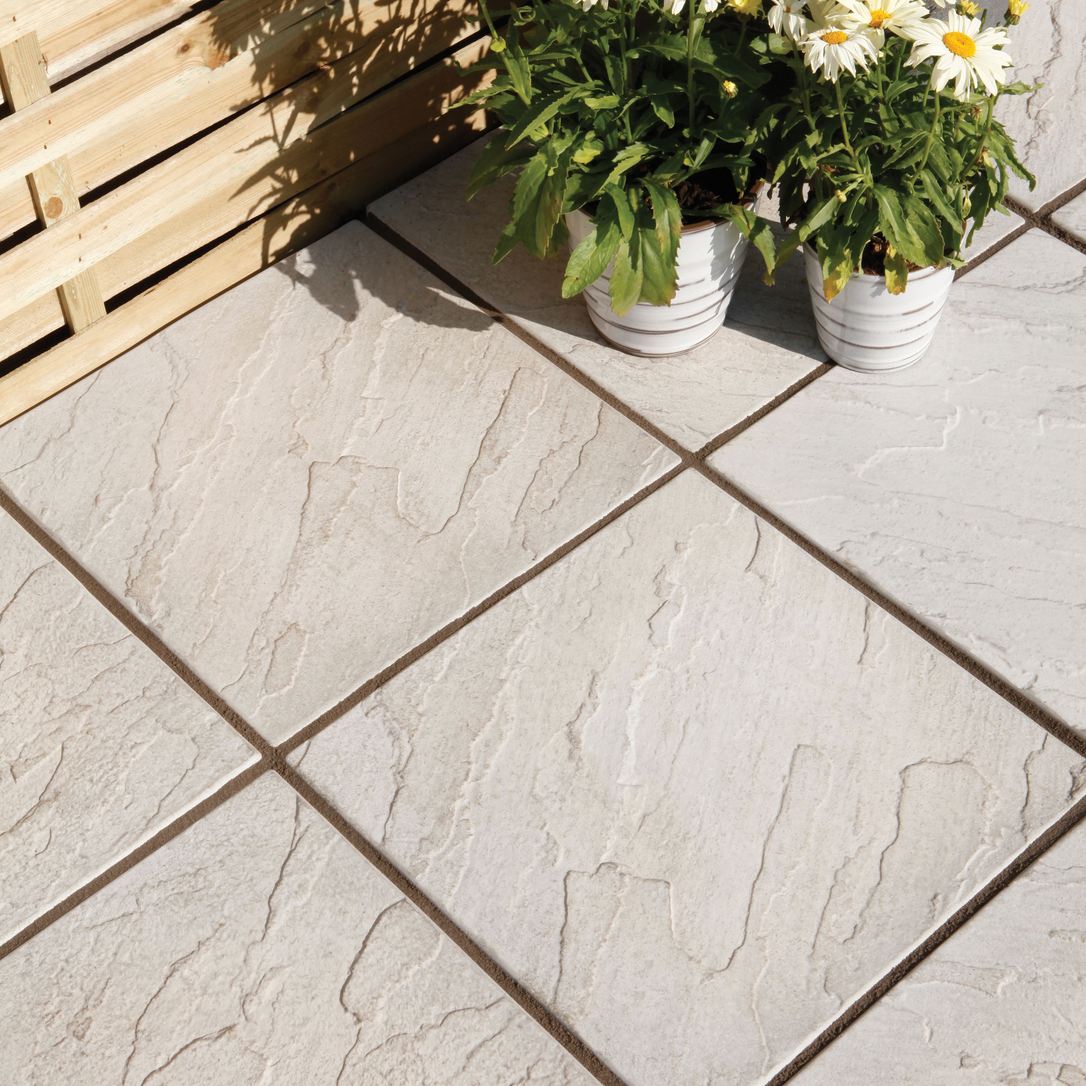 Bradstone Derbyshire Grey Reconstituted stone Paving slab, 0.2m² (L)450mm (W)450mm
