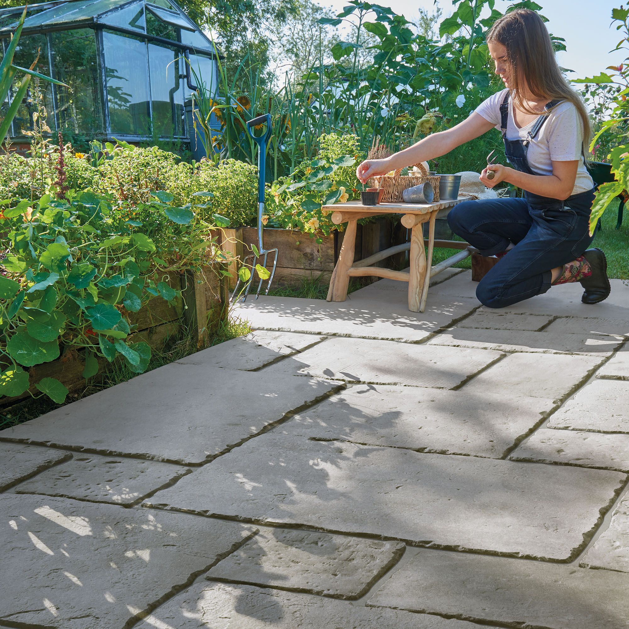 Bradstone Old Quarried Concrete Paving slab, 5.6m² (L)900mm