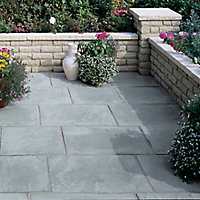Bradstone Old riven Autumn silver Reconstituted stone Paving set, 5.25m² Pack of 23