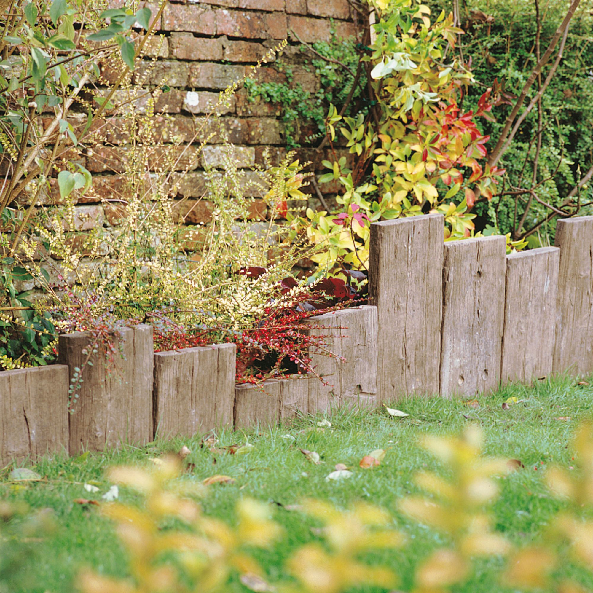 Bradstone Stonewood Traditional Single sided Antique brown Paving edging (H)250mm (W)250mm (T)40mm - 3