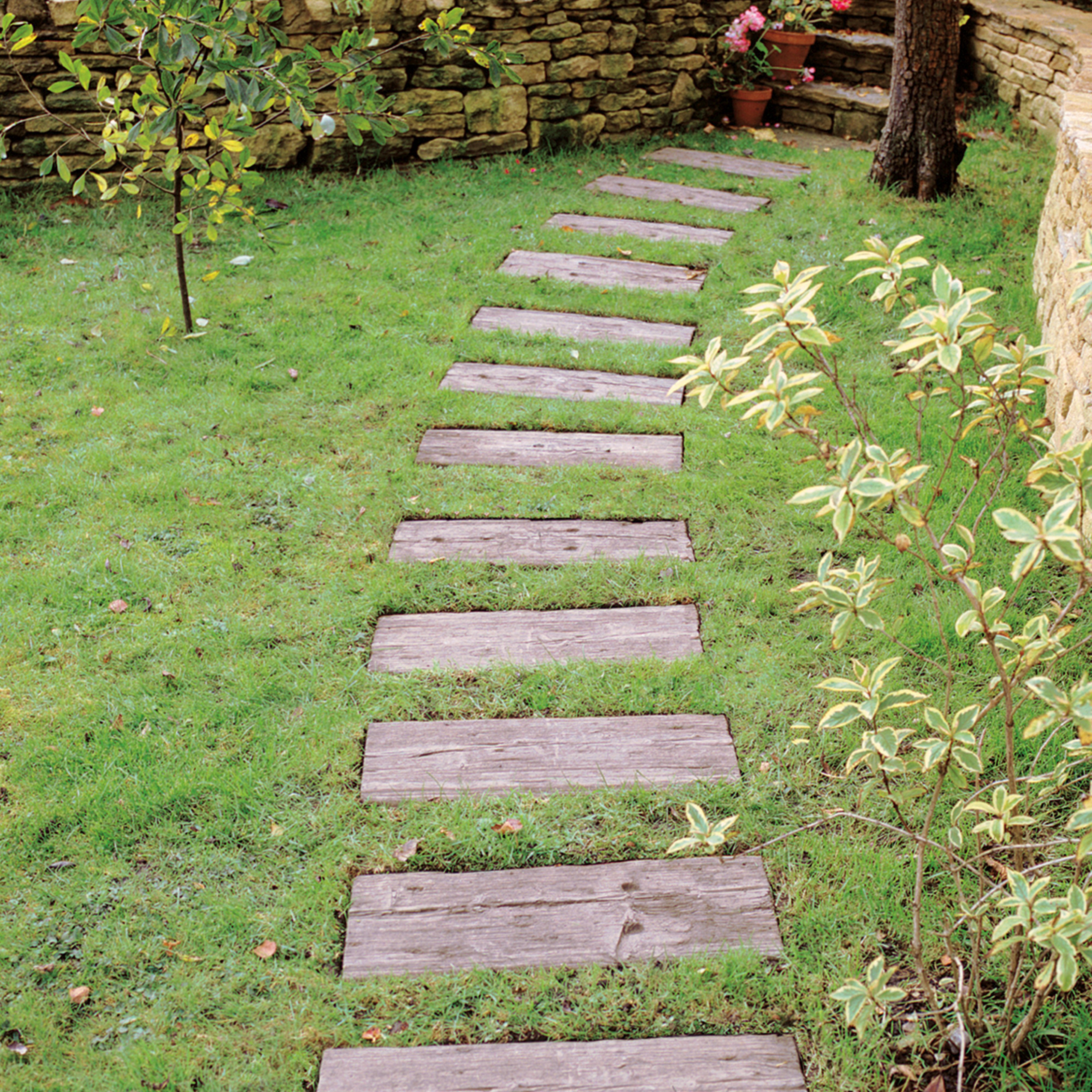 Bradstone Stonewood Traditional Single sided Antique brown Paving edging (H)250mm (W)250mm (T)40mm - 4
