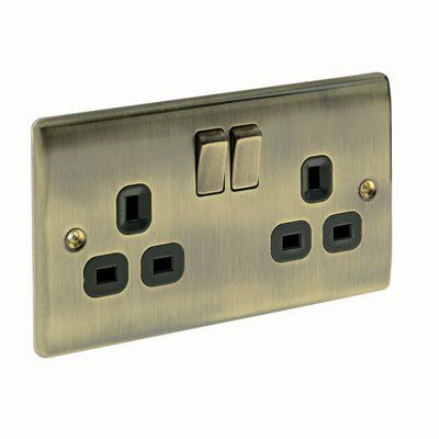 British General 13A Switched Socket