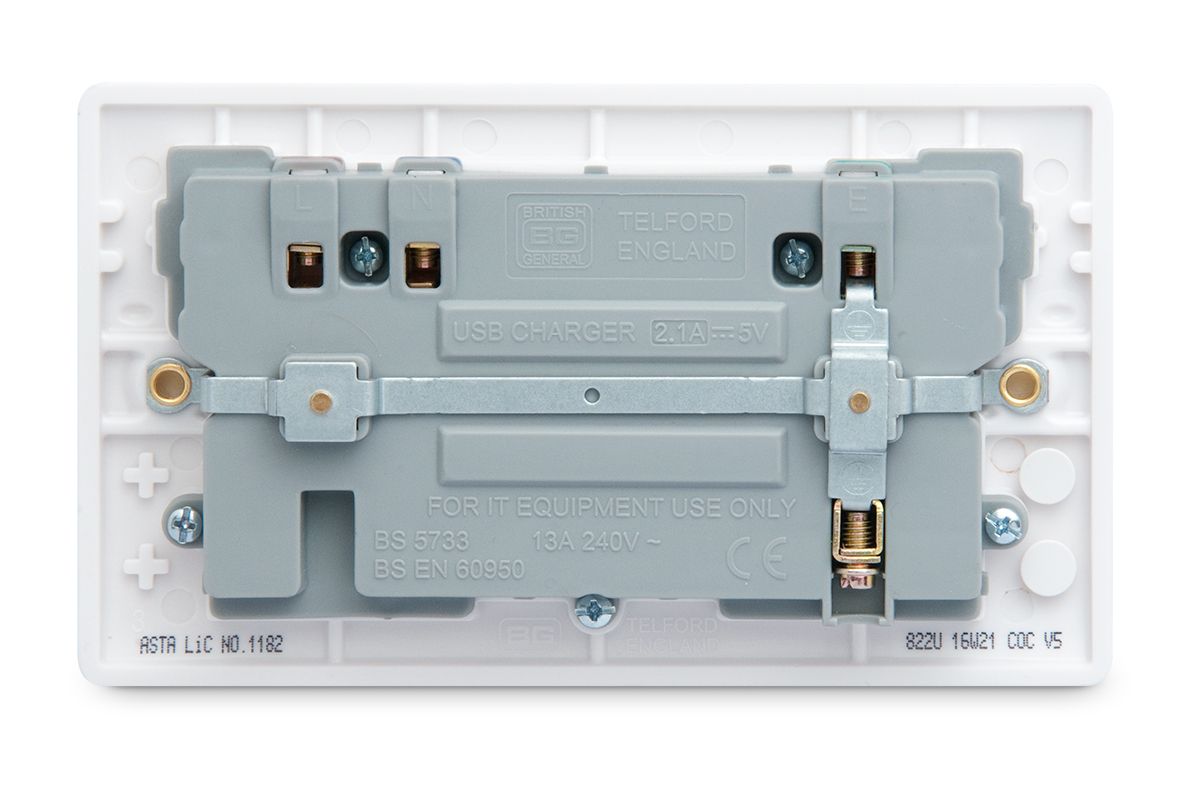 British General White Double USB socket, 2 x 2.1A USB