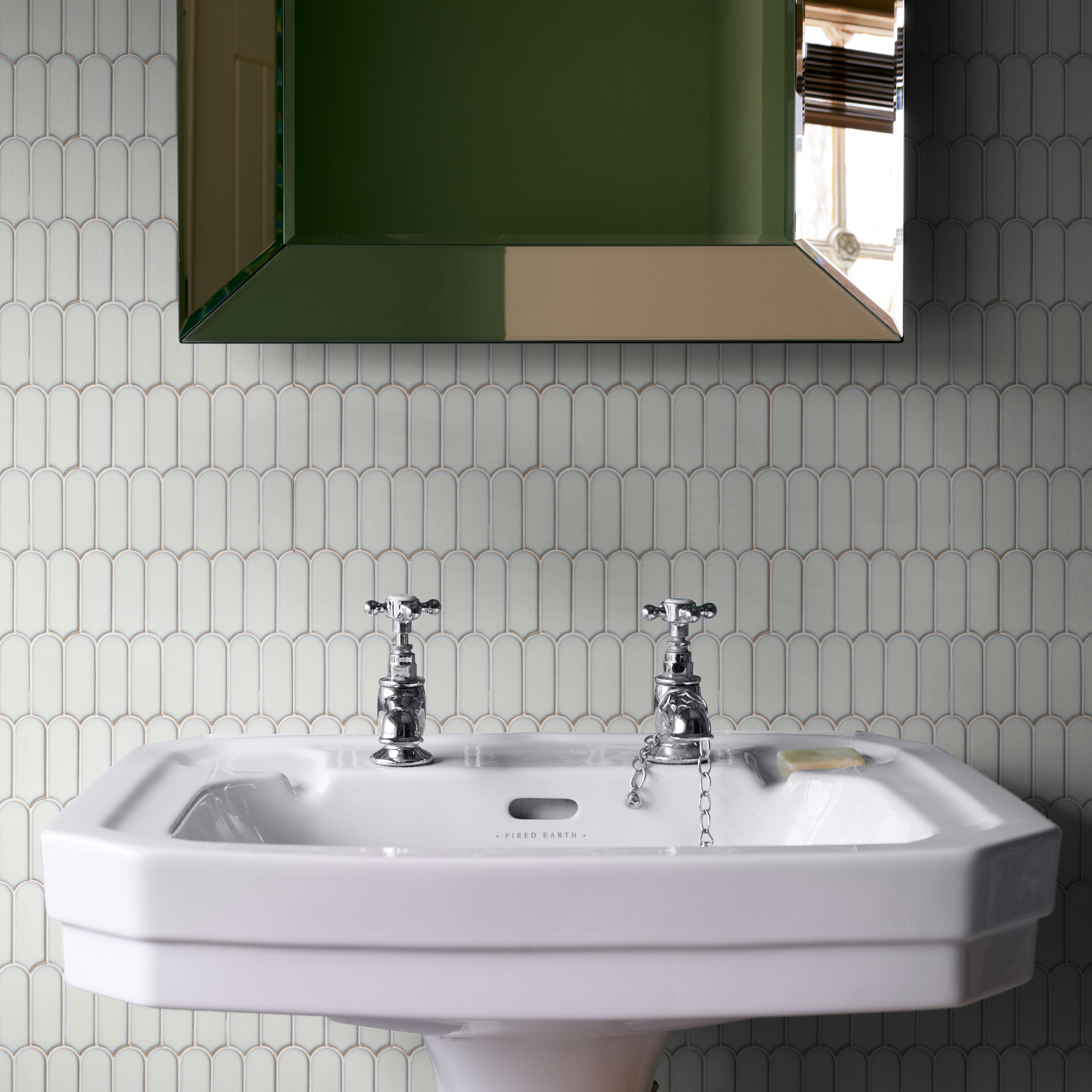 Ca’Pietra Portico White Gloss Feather Metallic effect Embossed Porcelain Indoor Wall tile, (L)296mm (W)280mm