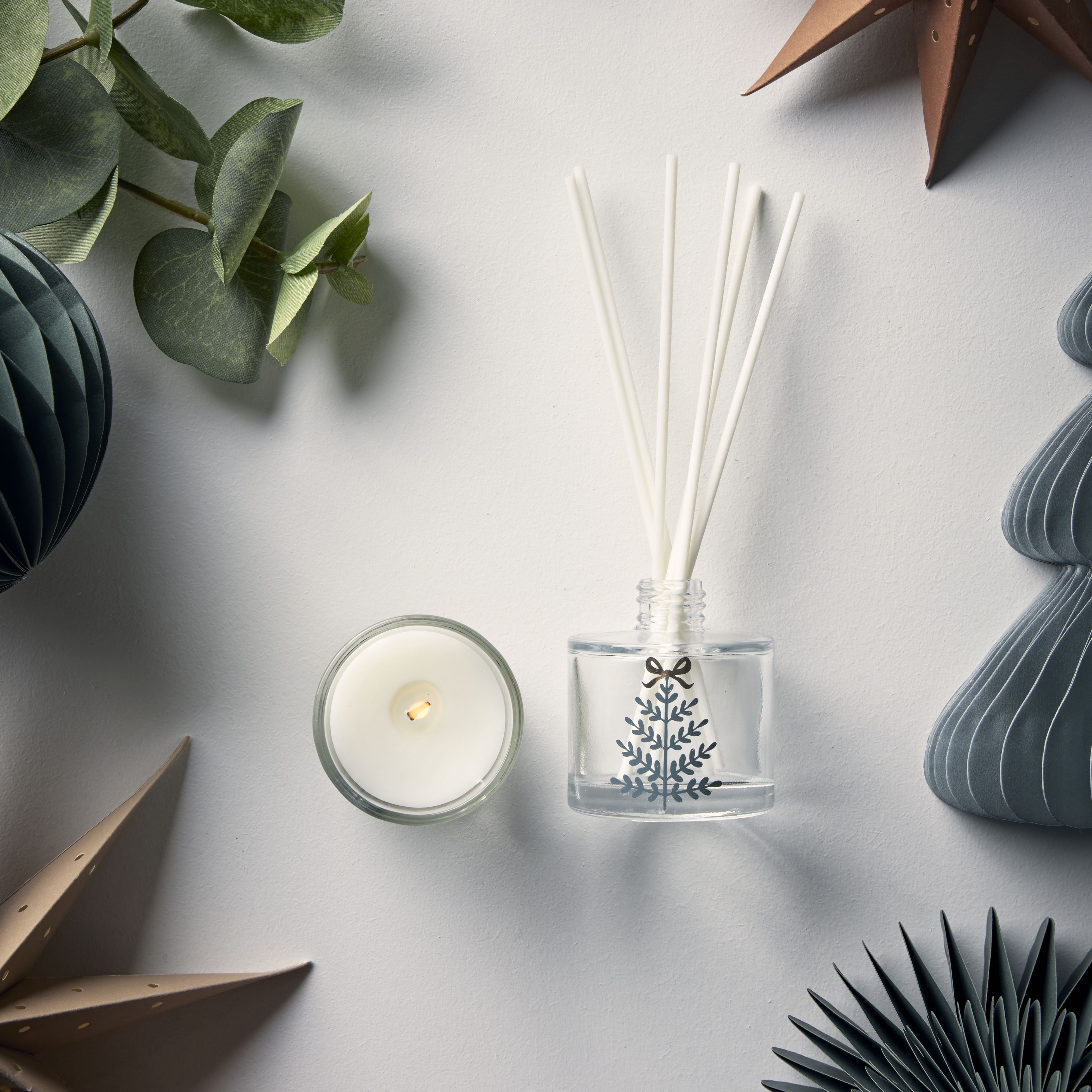 Candlelight Woodland Christmas Eucalyptus Candle & diffuser set