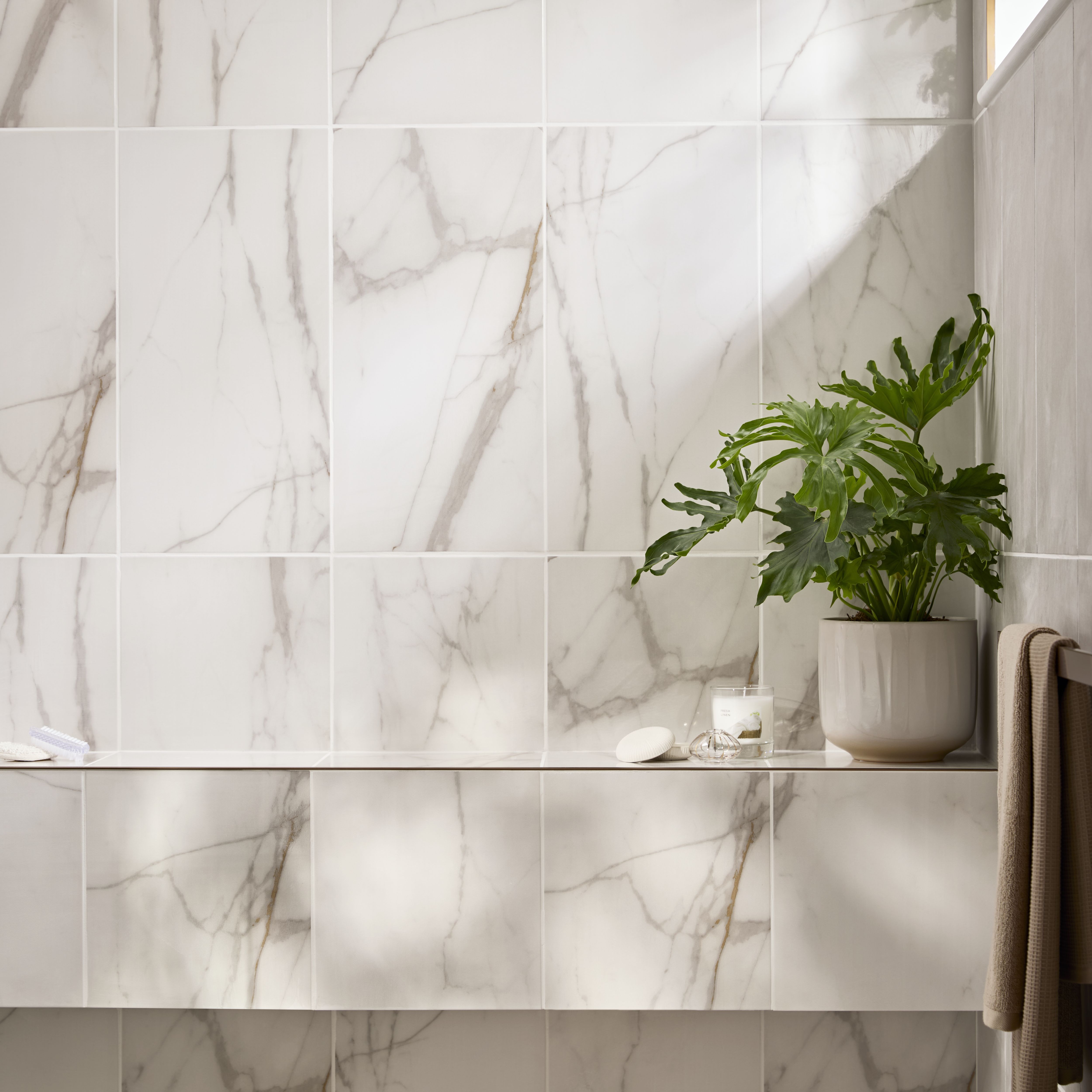 Ceramica Dorro White Gloss Marble effect Ceramic Indoor Wall Tile, Pack of 6, (L)600mm (W)300mm