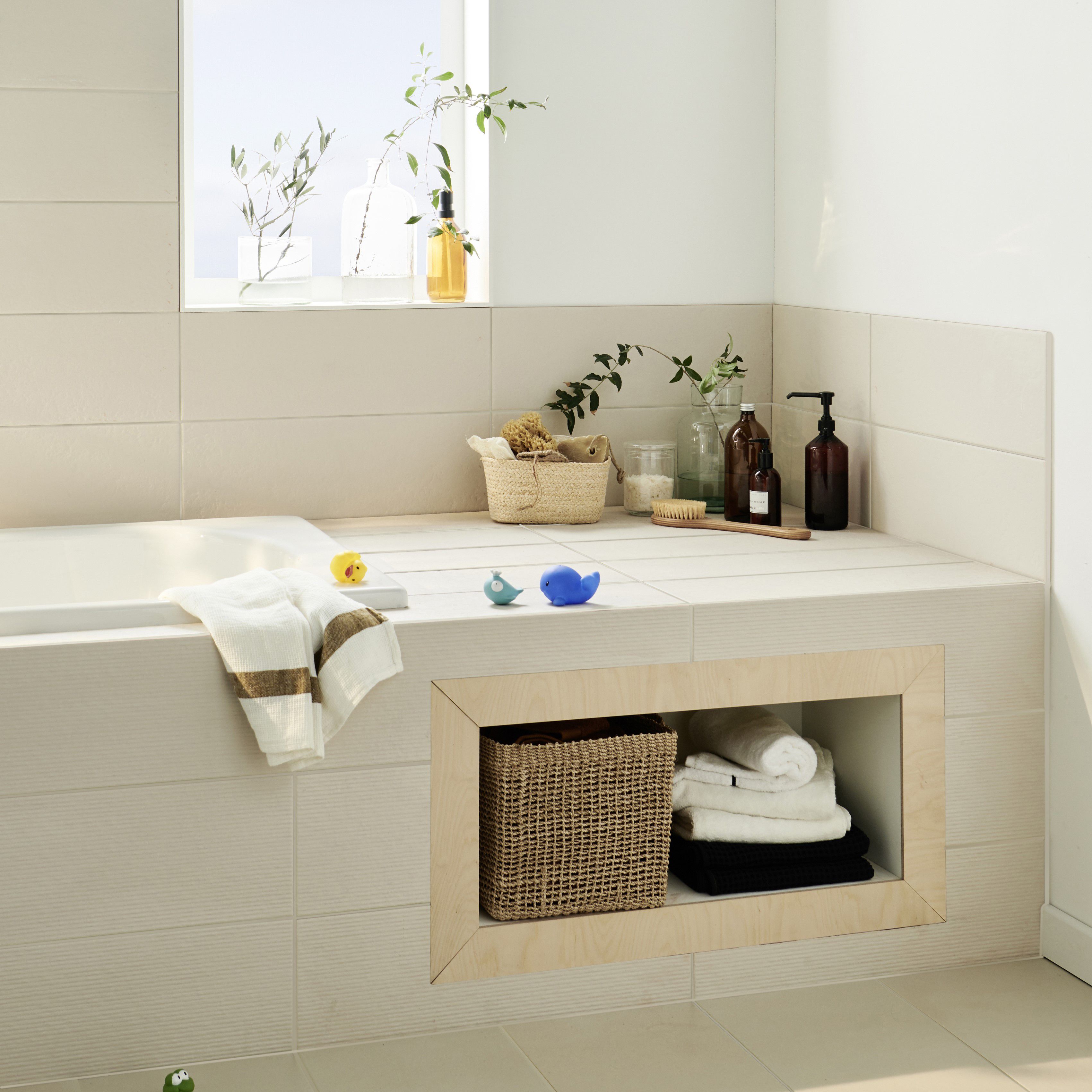 Chalky Grey Matt Structured Stone effect Ceramic Indoor Wall tile, Pack of 12, (L)600mm (W)200mm