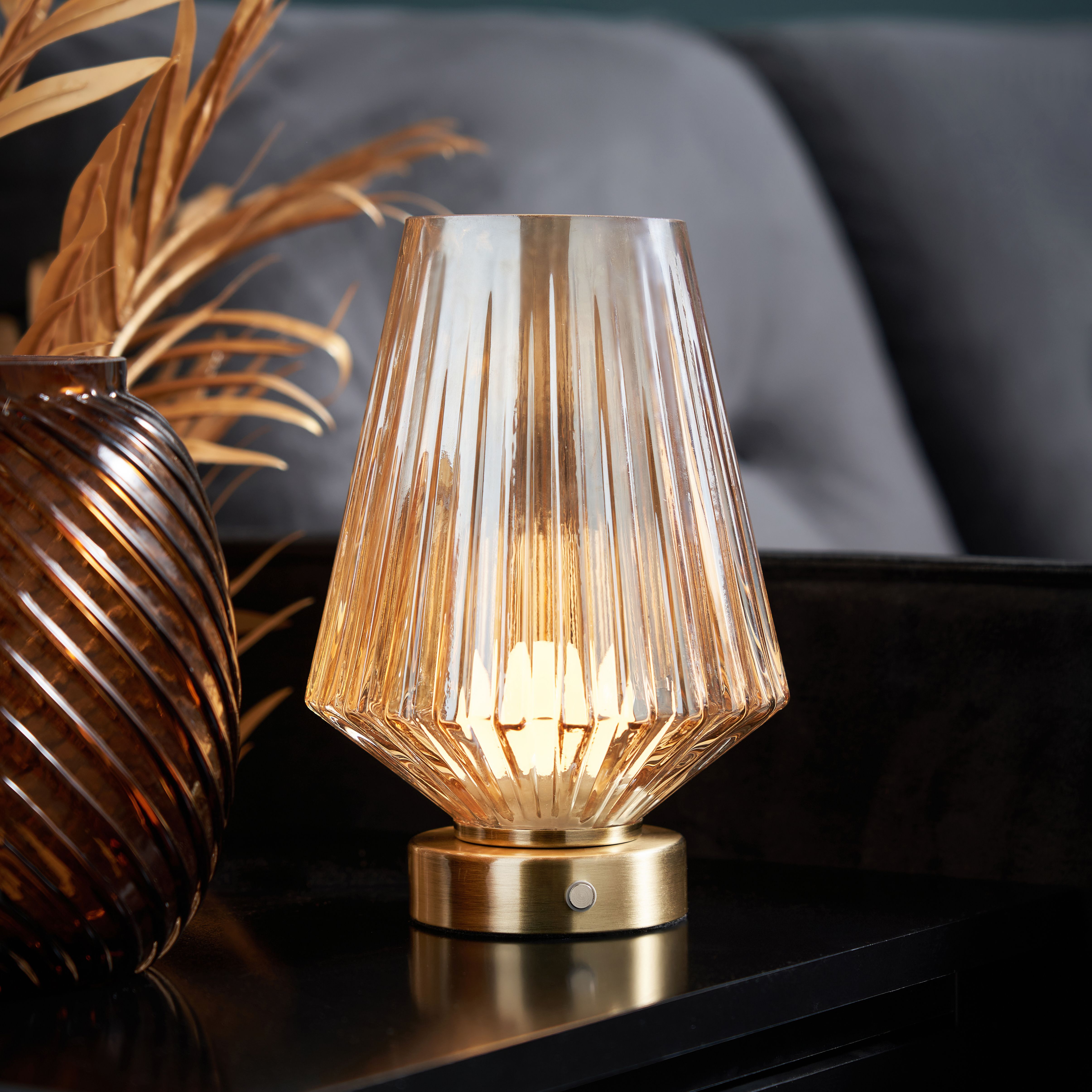 Champagne LED Battery-powered Ribbed Table lamp