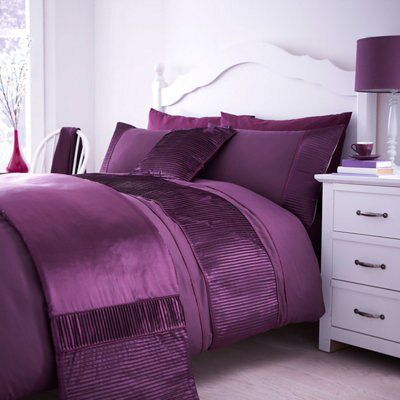 Chartwell Como Plum Double Bedding set | DIY at B&Q