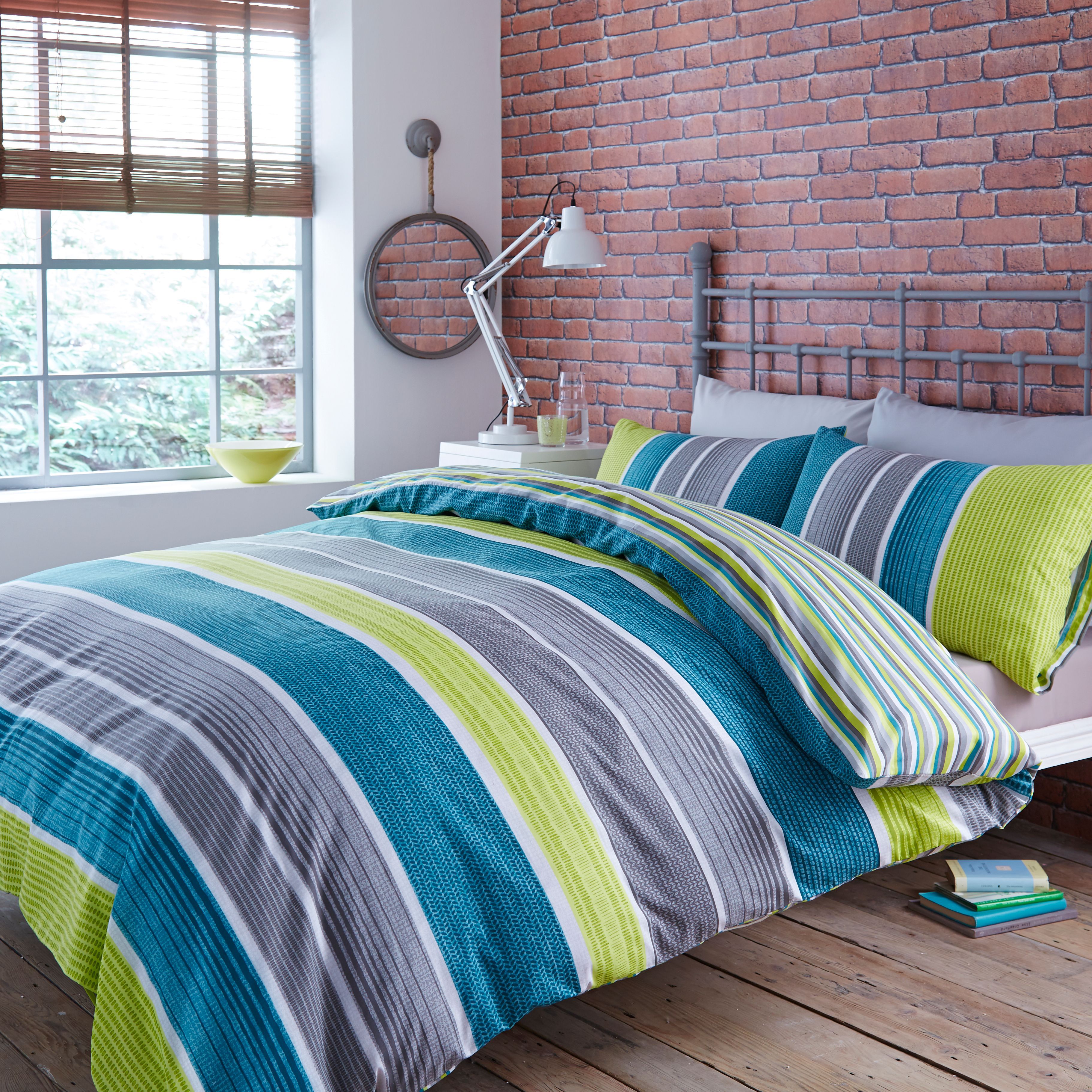 Chartwell Modern Stripe Green Double Duvet set DIY at B&Q