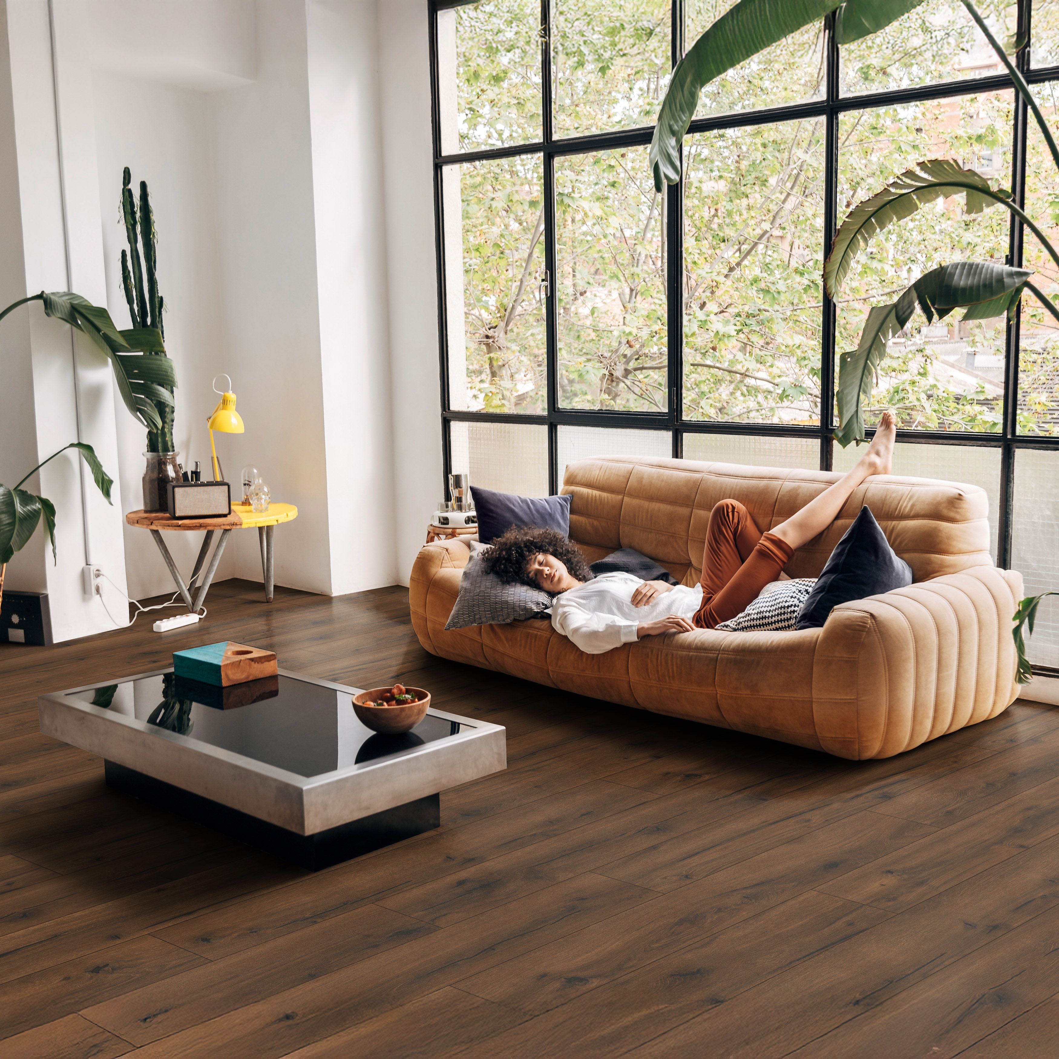 Classen Uberwood Dark Brown Rustic Oak plank effect Synchronic Laminate Flooring, 2.467m²