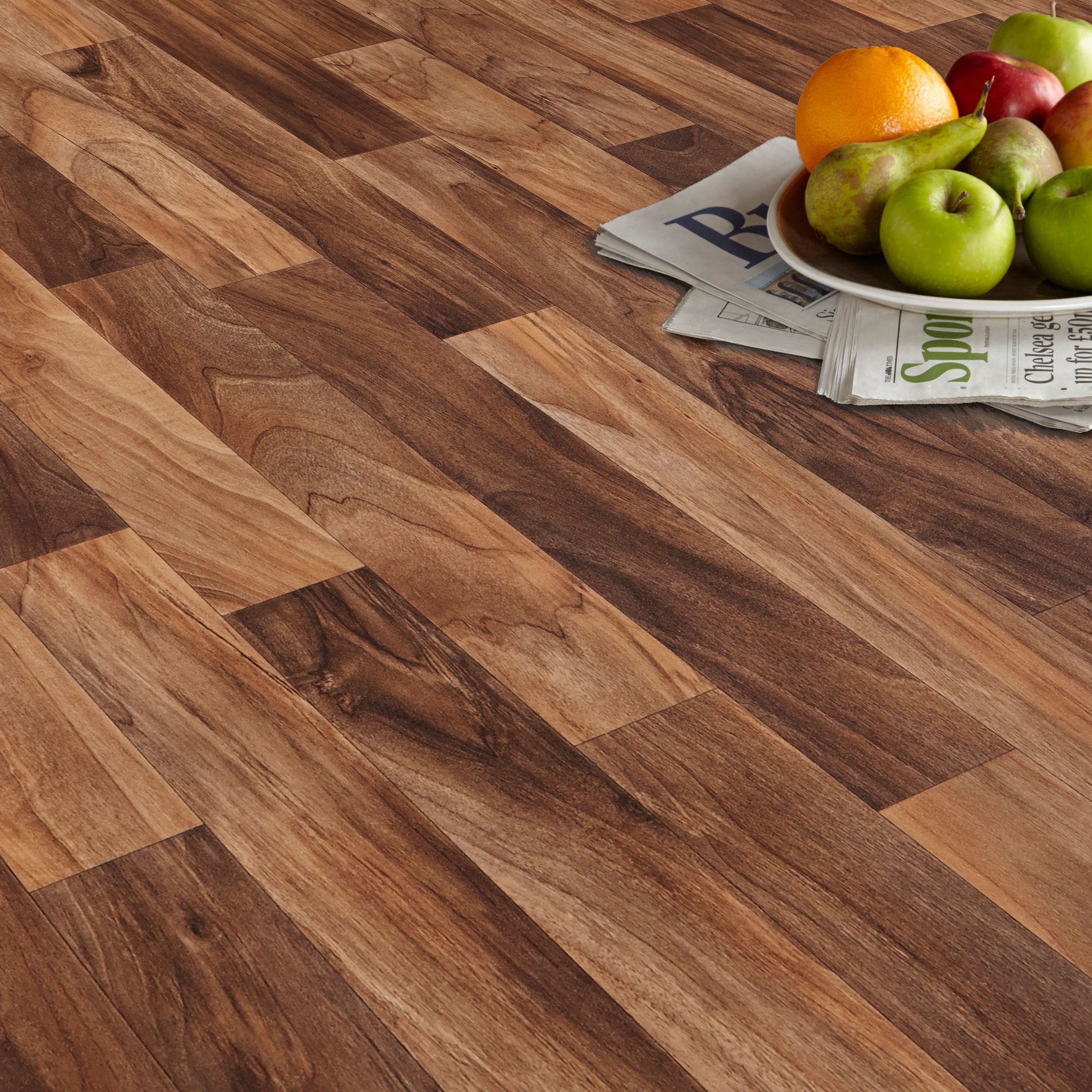 Colours Arezzo Natural Walnut Effect Vinyl Flooring 4m Diy At B Q