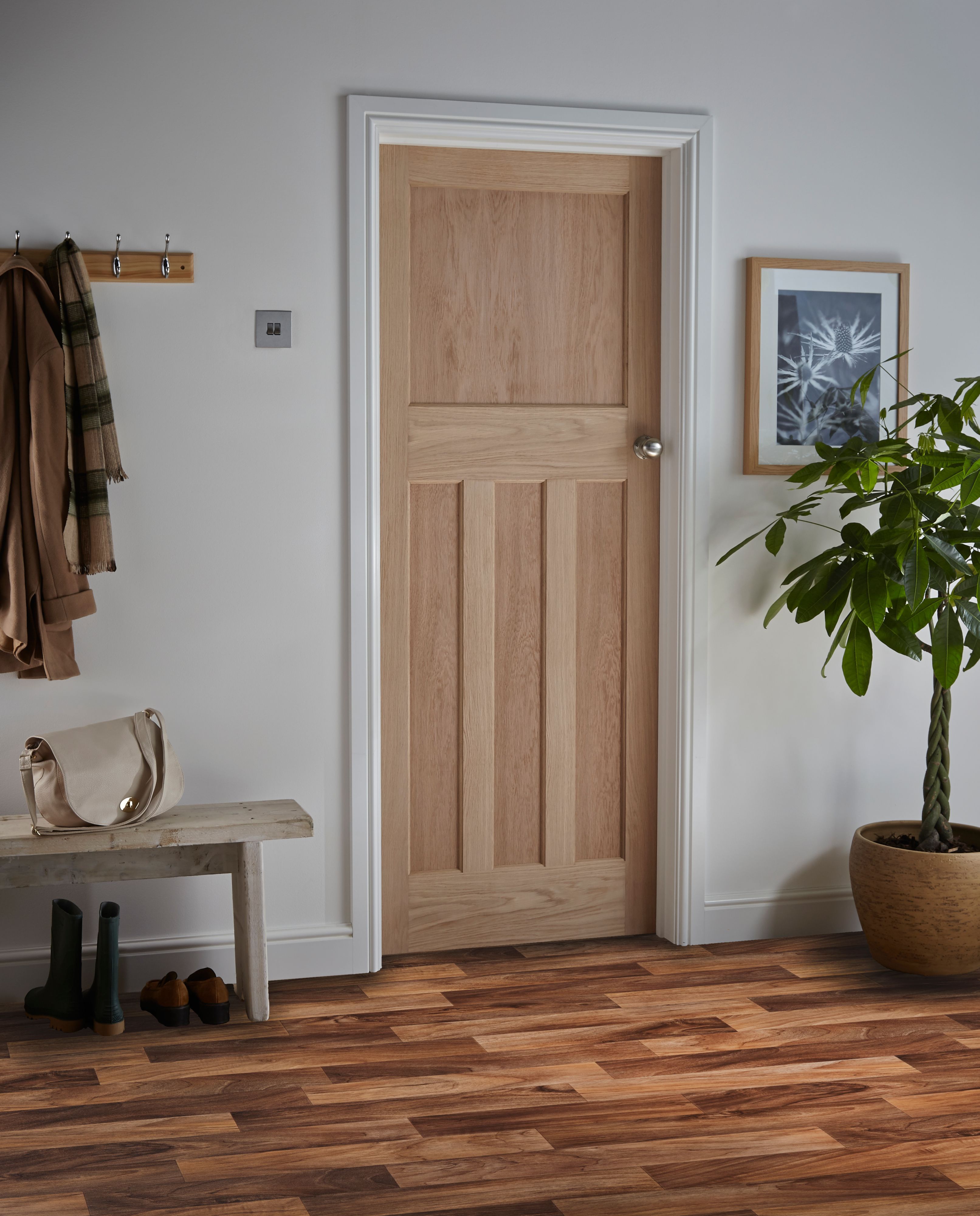 Colours Arezzo Natural Walnut effect Vinyl flooring, 4m²