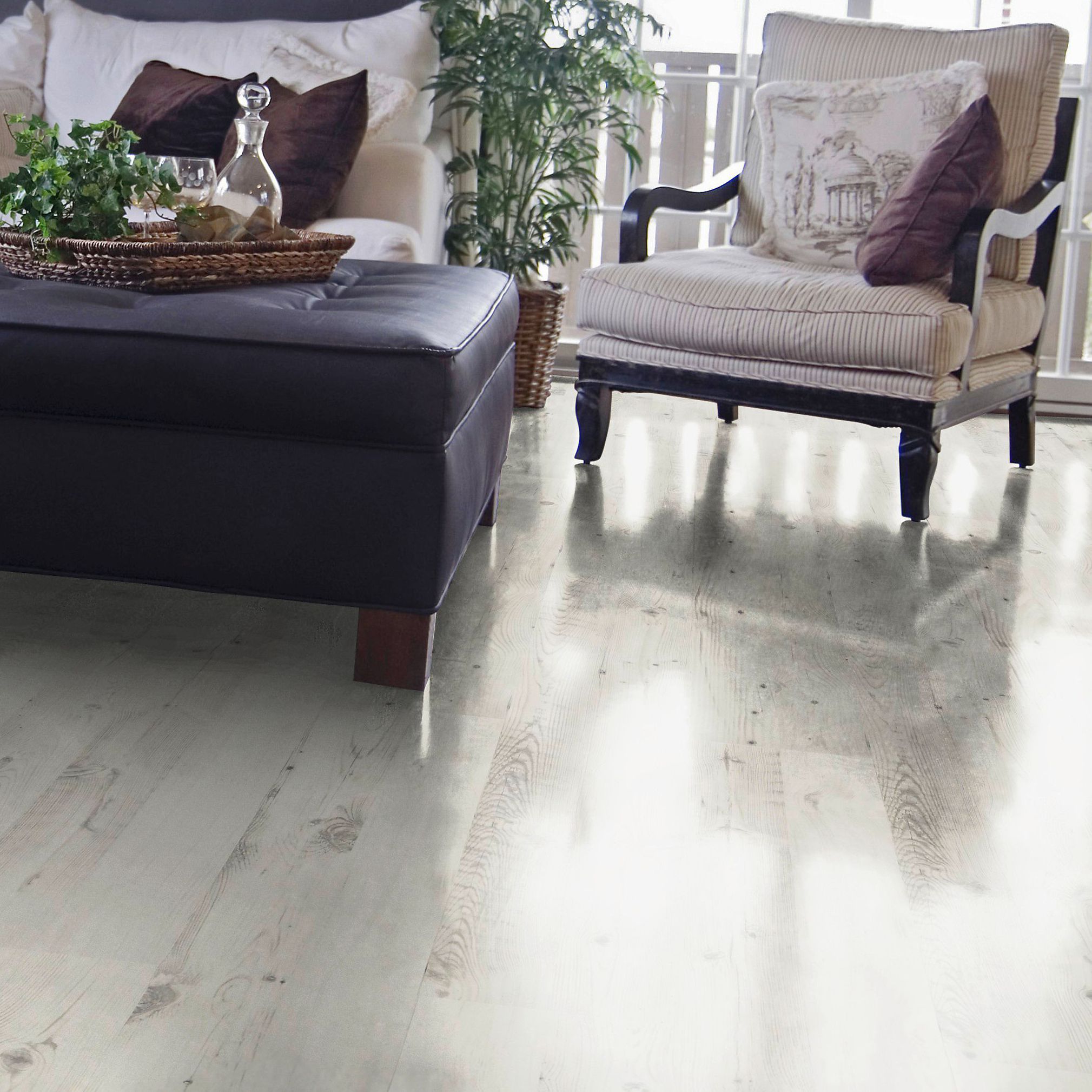 Colours Belcanto White Californian pine effect Laminate Flooring, 2m²
