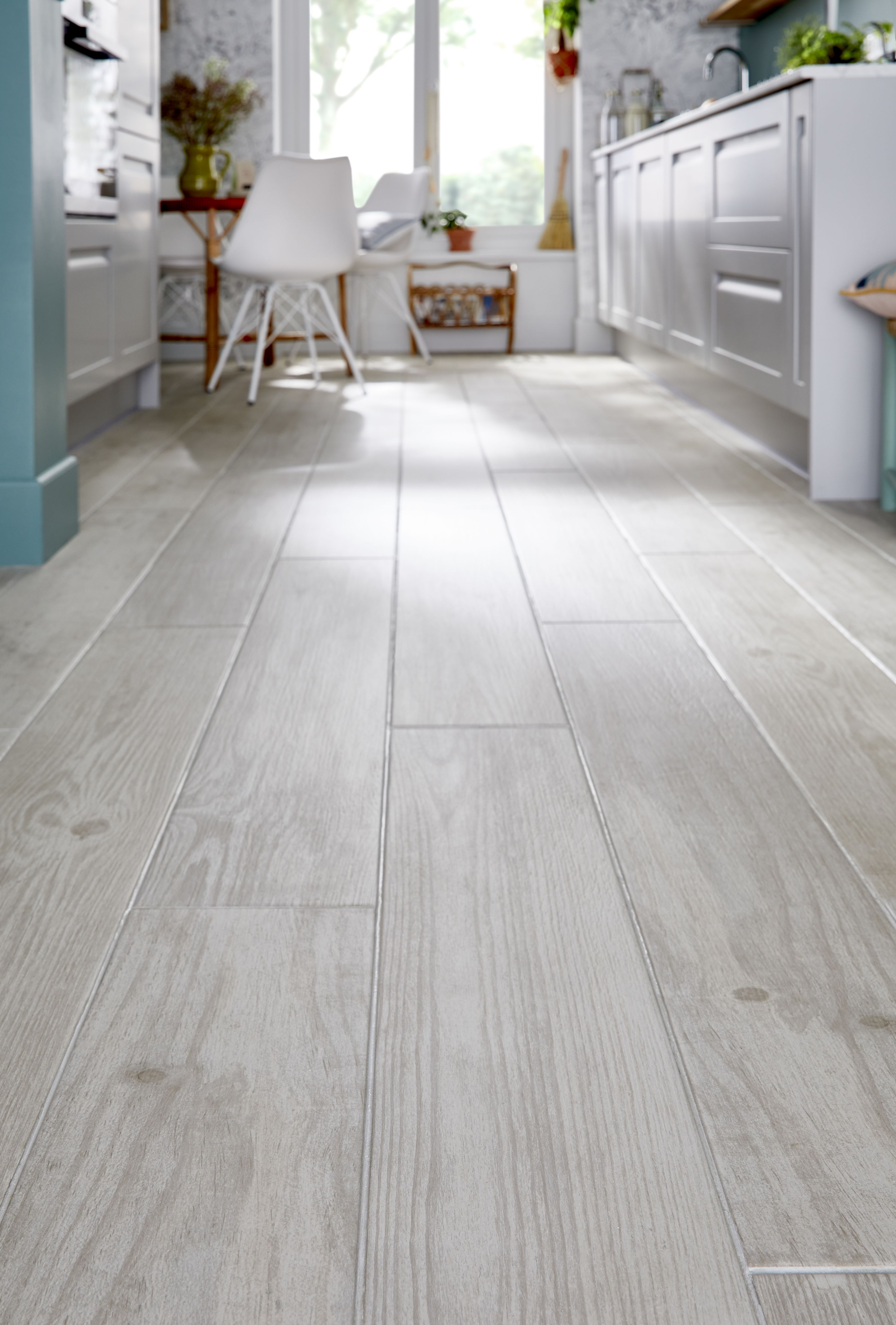 Colours Cotage wood White Matt Wood effect Textured Porcelain Indoor Wall & floor Tile, Pack of 4, (L)1200mm (W)200mm