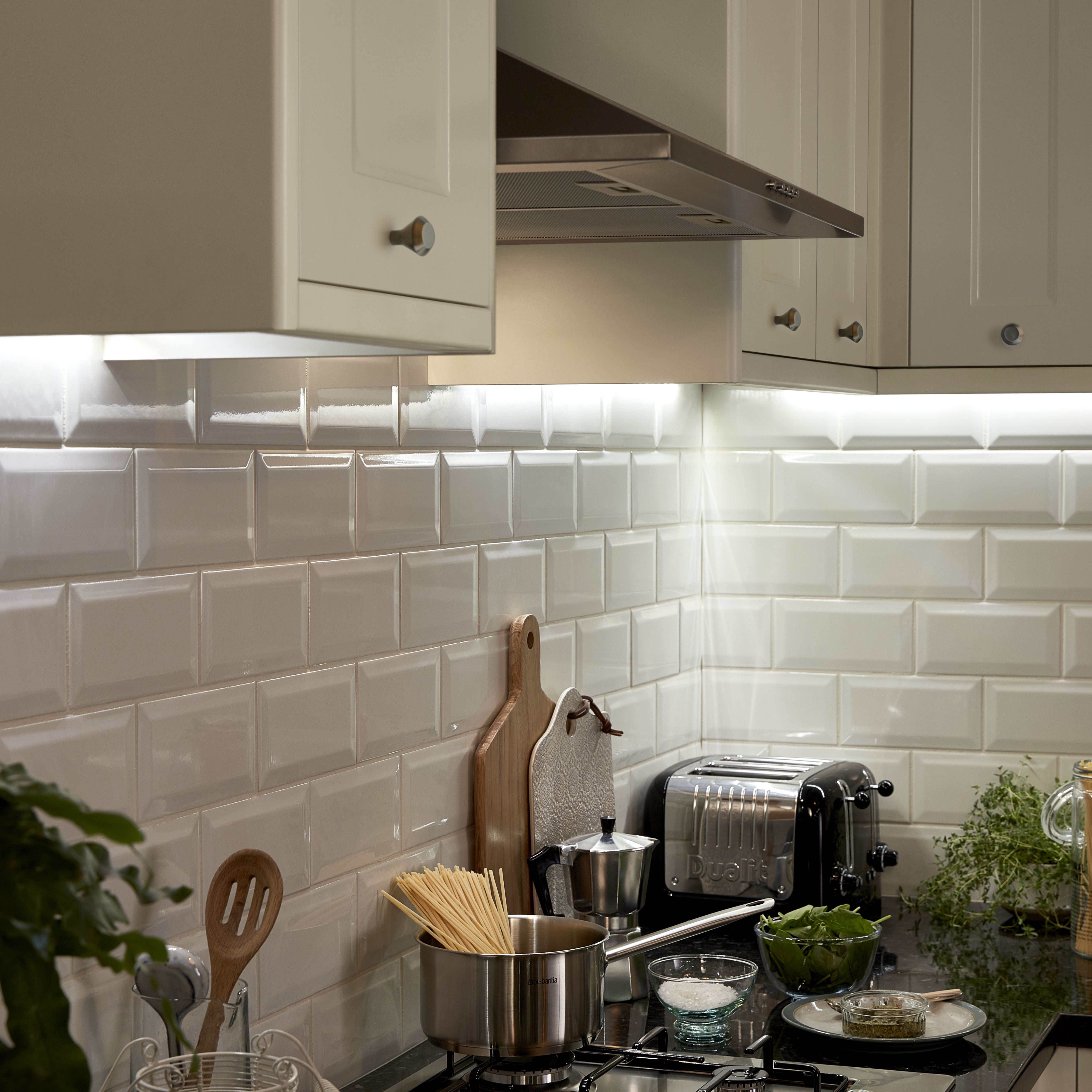 Colours Donny Clear Mains-powered LED Neutral white Under cabinet light IP20 (L)320mm (W)8.5mm, Pack of 3