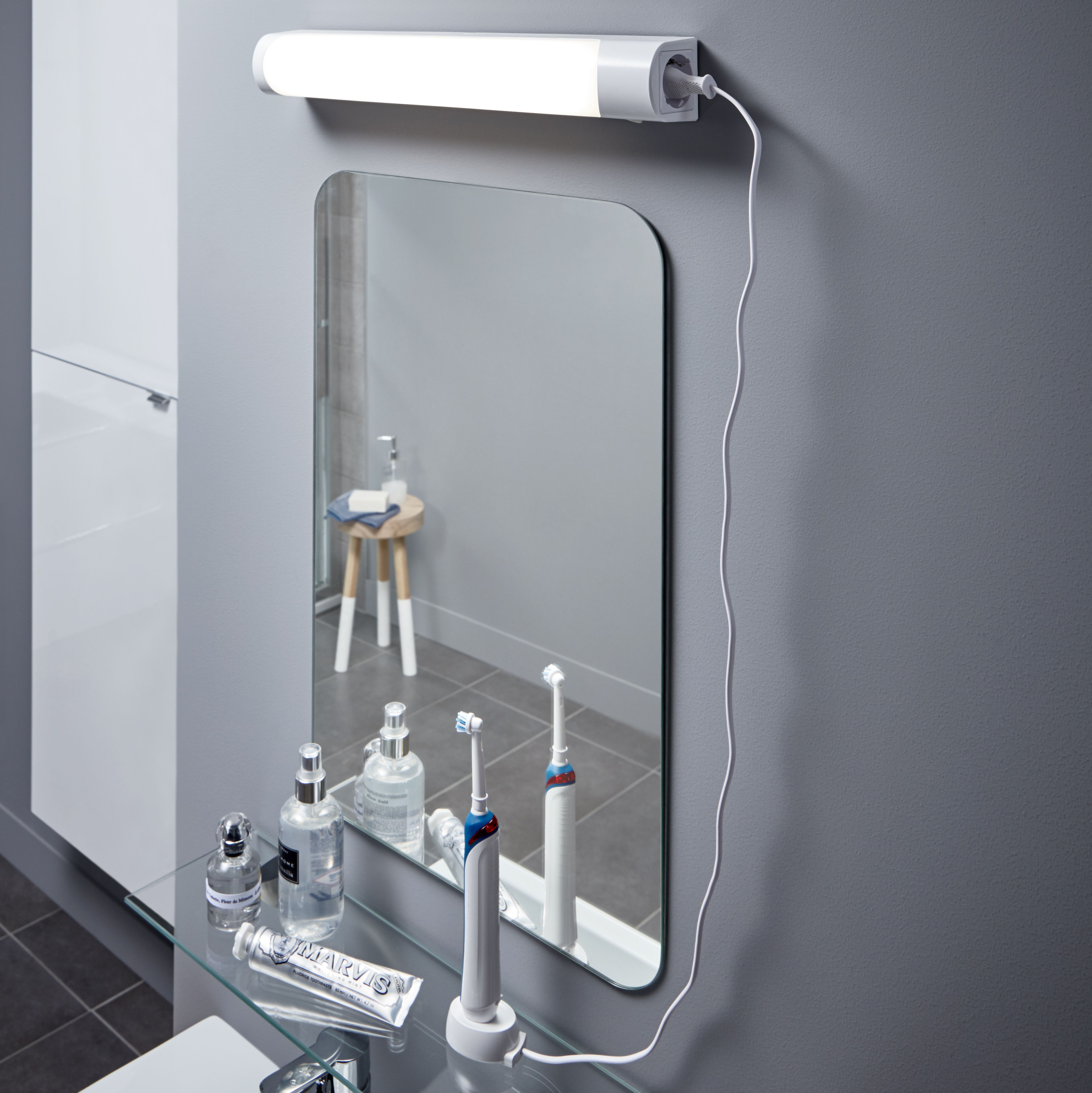 Colours Enora White Mains-powered LED Under cabinet light IP20 (W)450mm