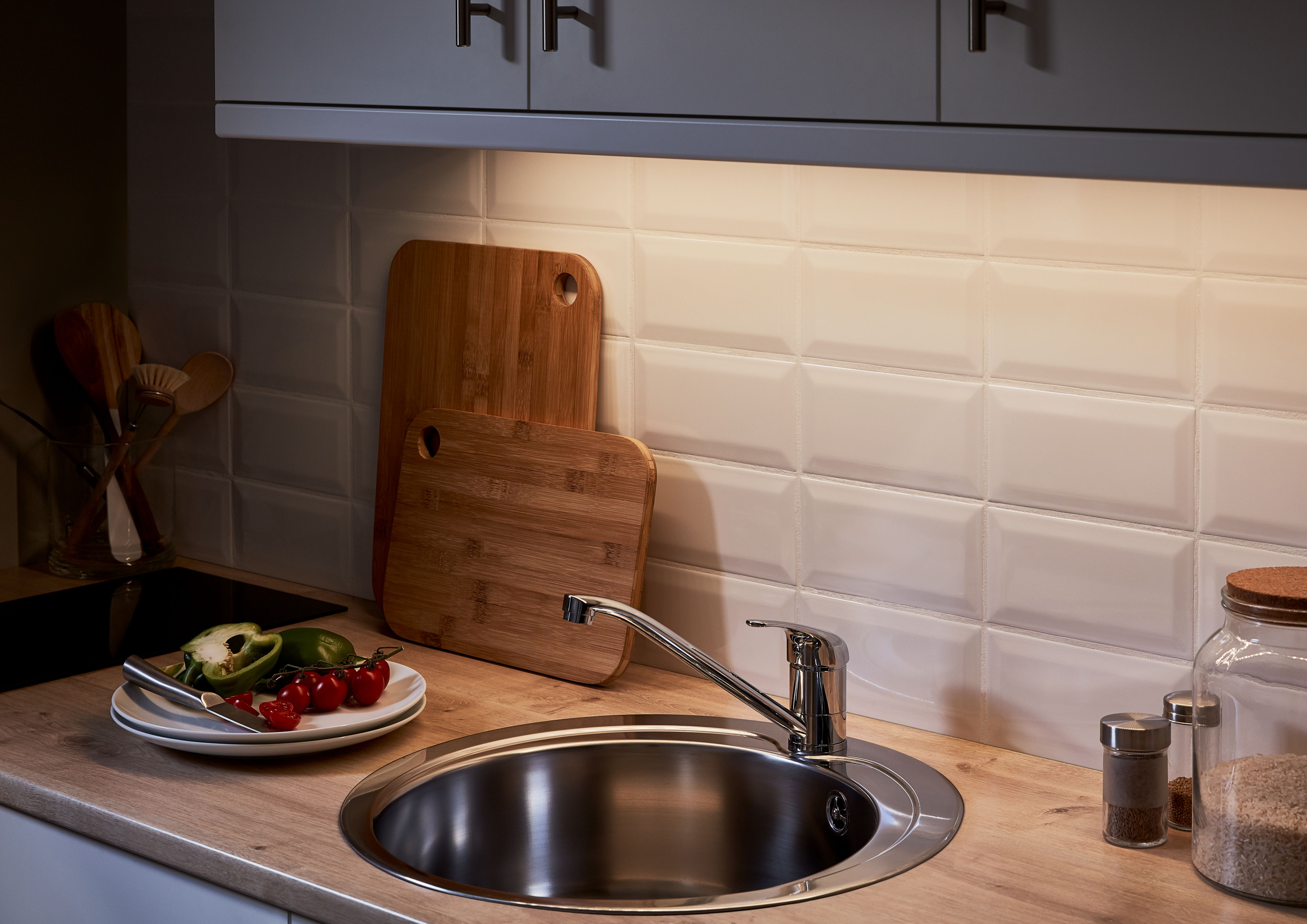Colours Esmo Chrome effect Mains-powered LED Under cabinet light IP20 (W)24mm, Pack of 3